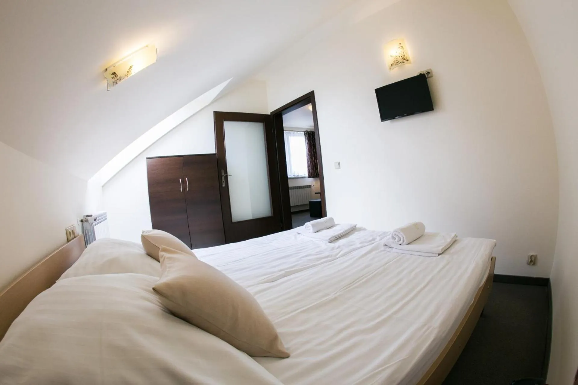 Photo of the whole room, Bed in Cubus-Beskidy