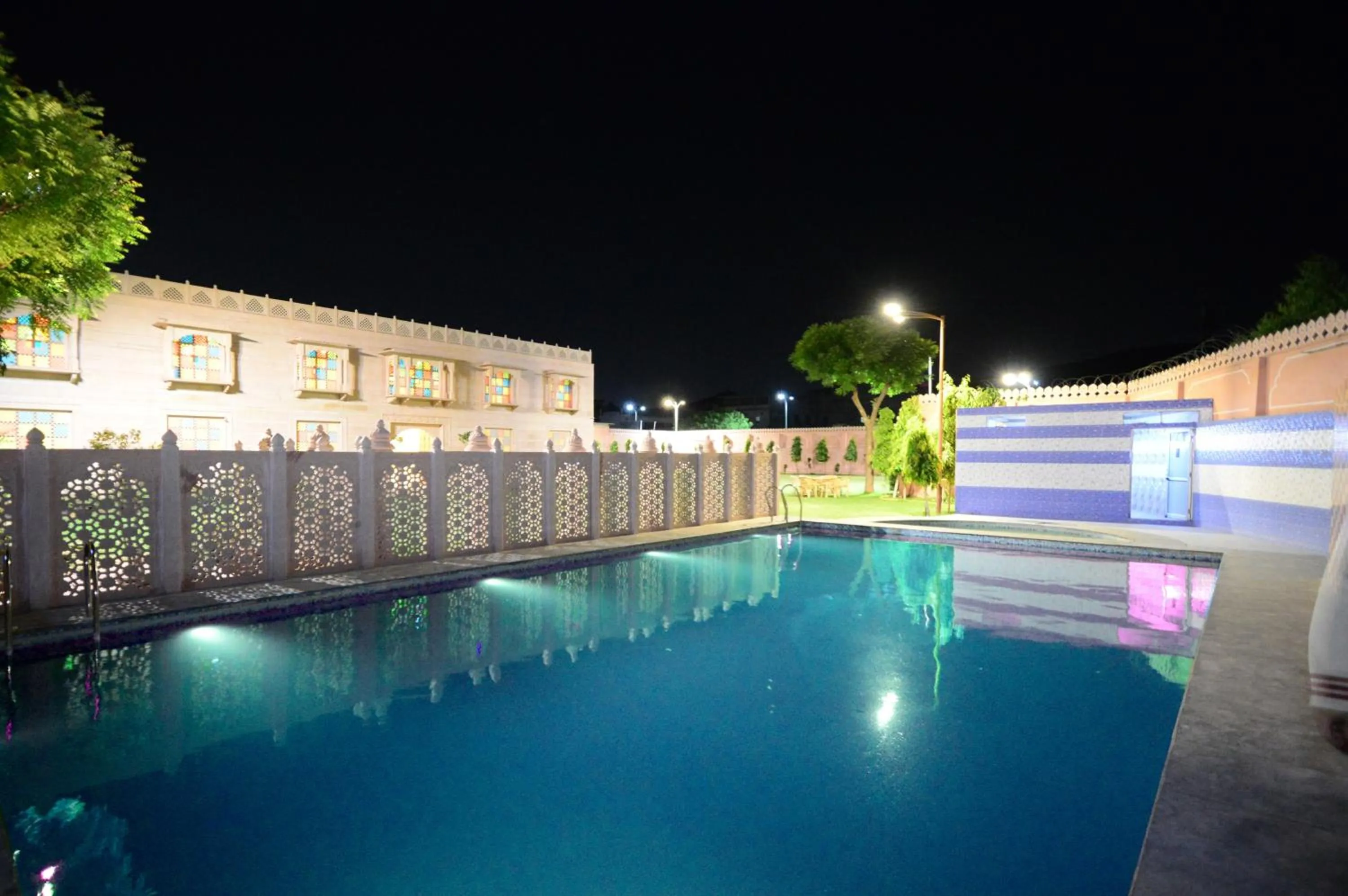 Swimming pool in Lilypool - The Heritage Jalmahal