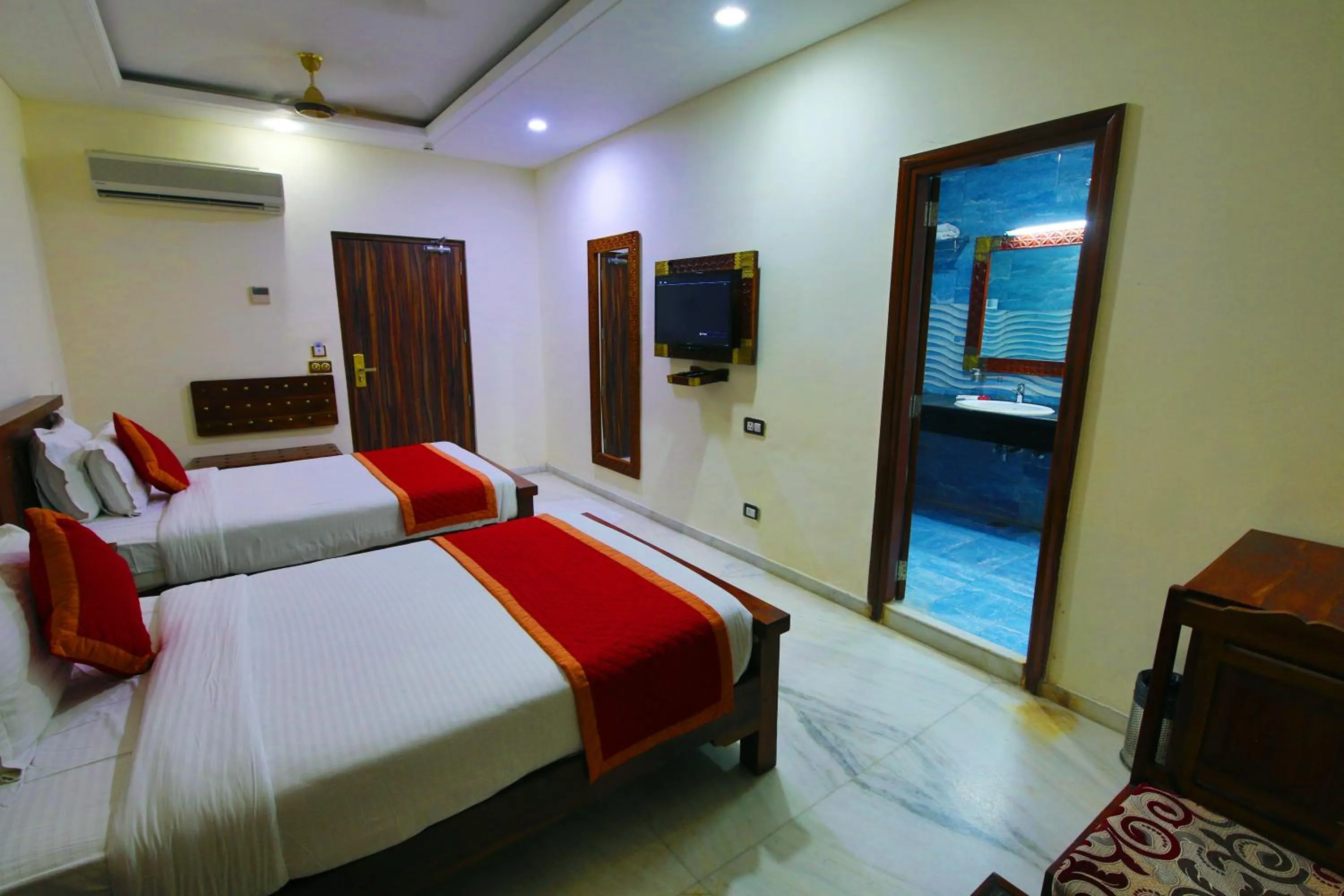 Bed in Lilypool - The Heritage Jalmahal