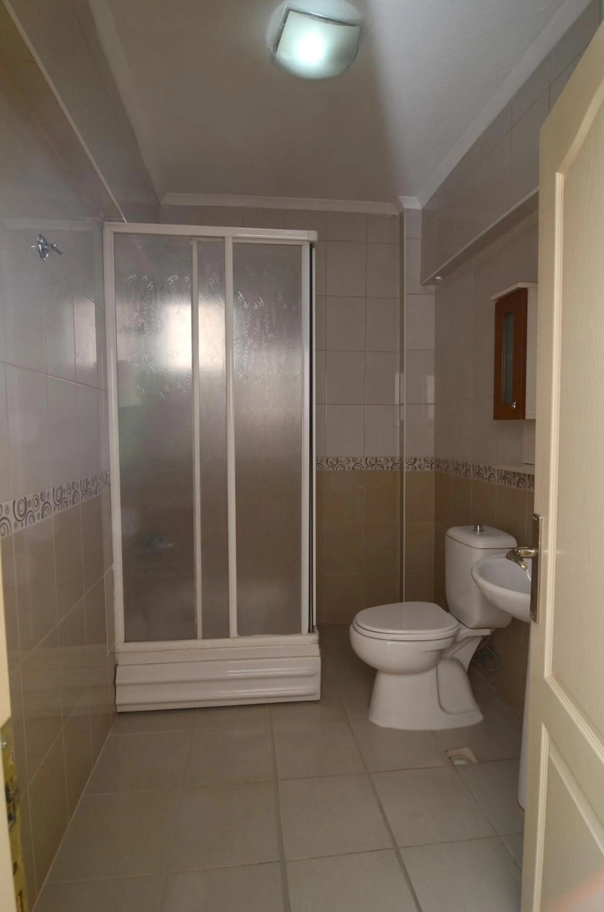 Shower in Oreko Express