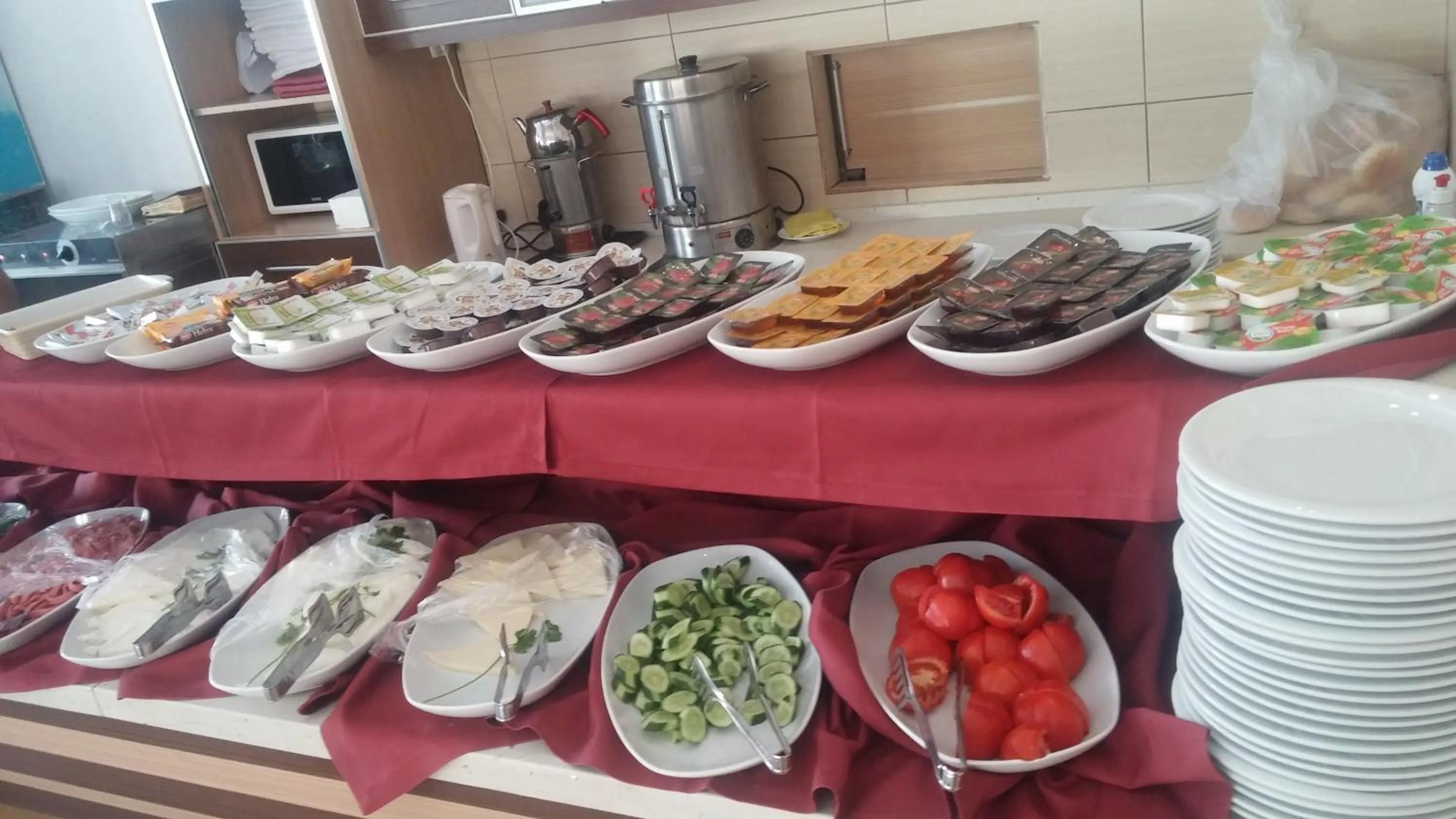 Buffet breakfast in Oreko Express