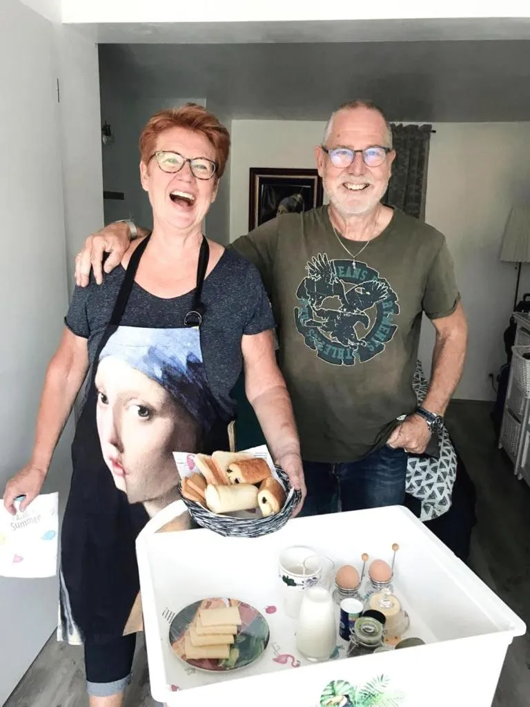 People in La Perle De Frayssinet-Le-Gélat - Chambre d'Hôtes - B&B