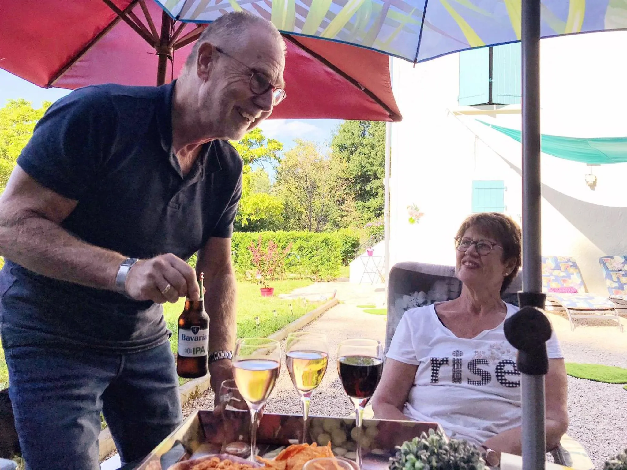 People in La Perle De Frayssinet-Le-Gélat - Chambre d'Hôtes - B&B