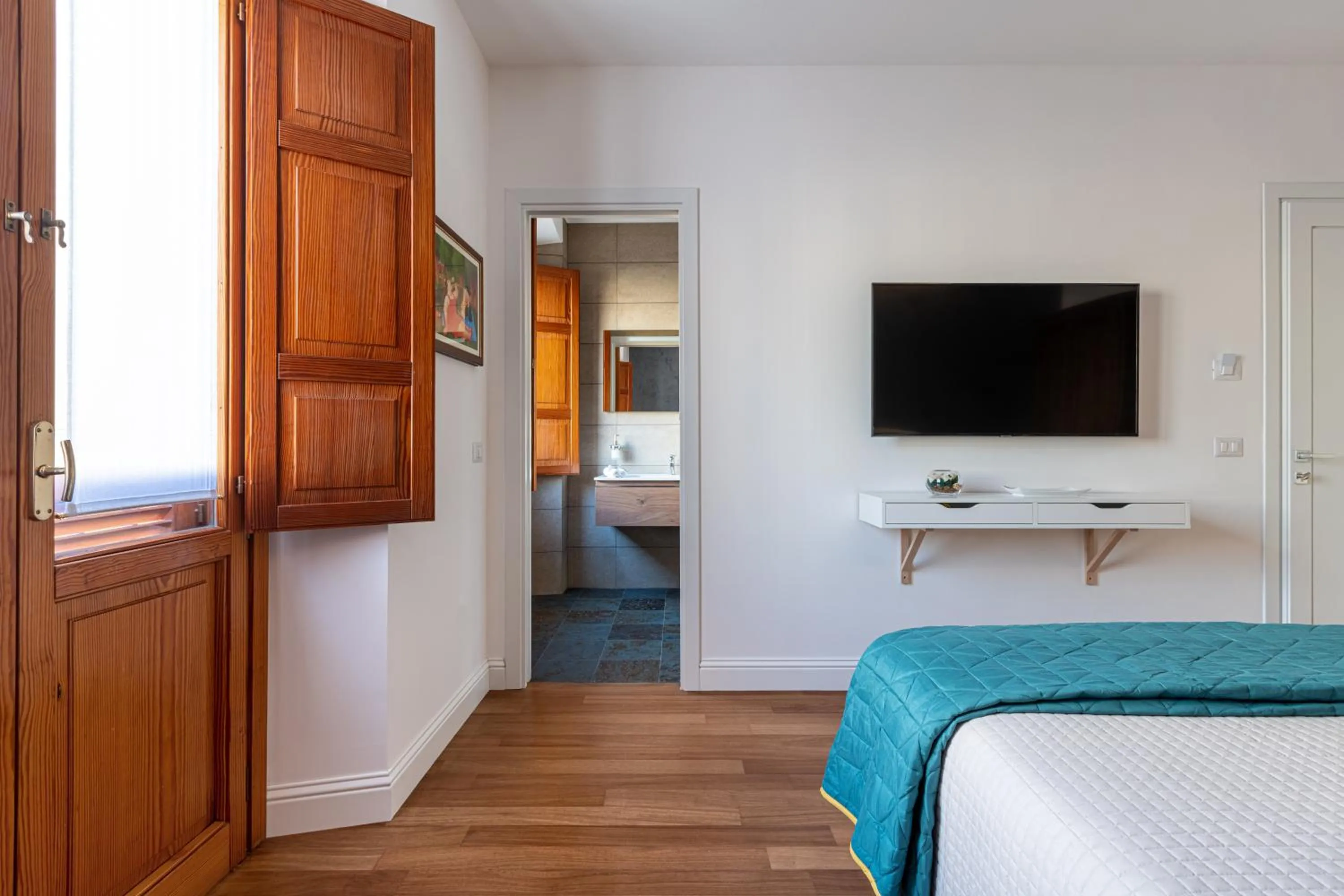 TV and multimedia, Bed in Marcus Suite