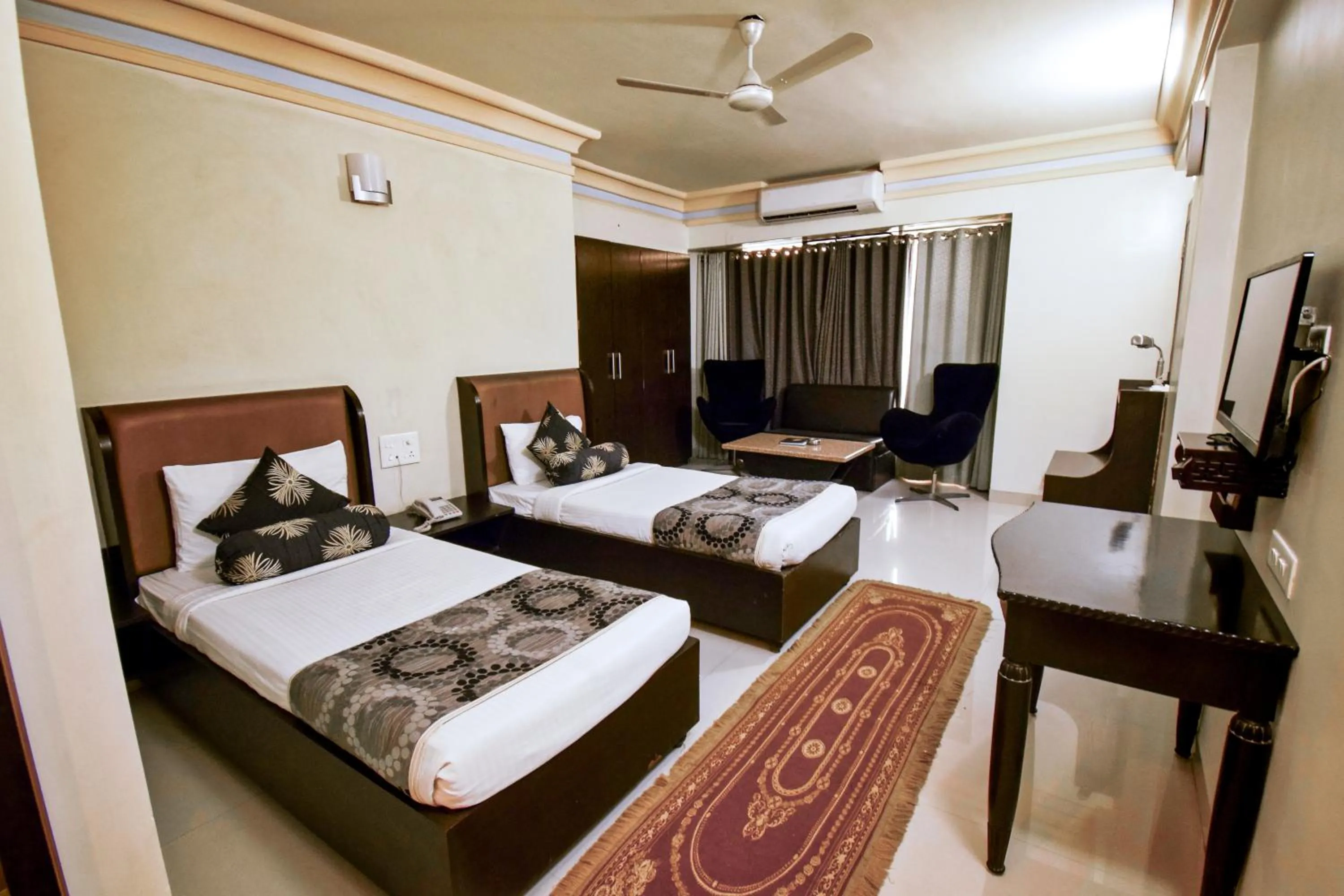 Bed in The Nagpur Ashok