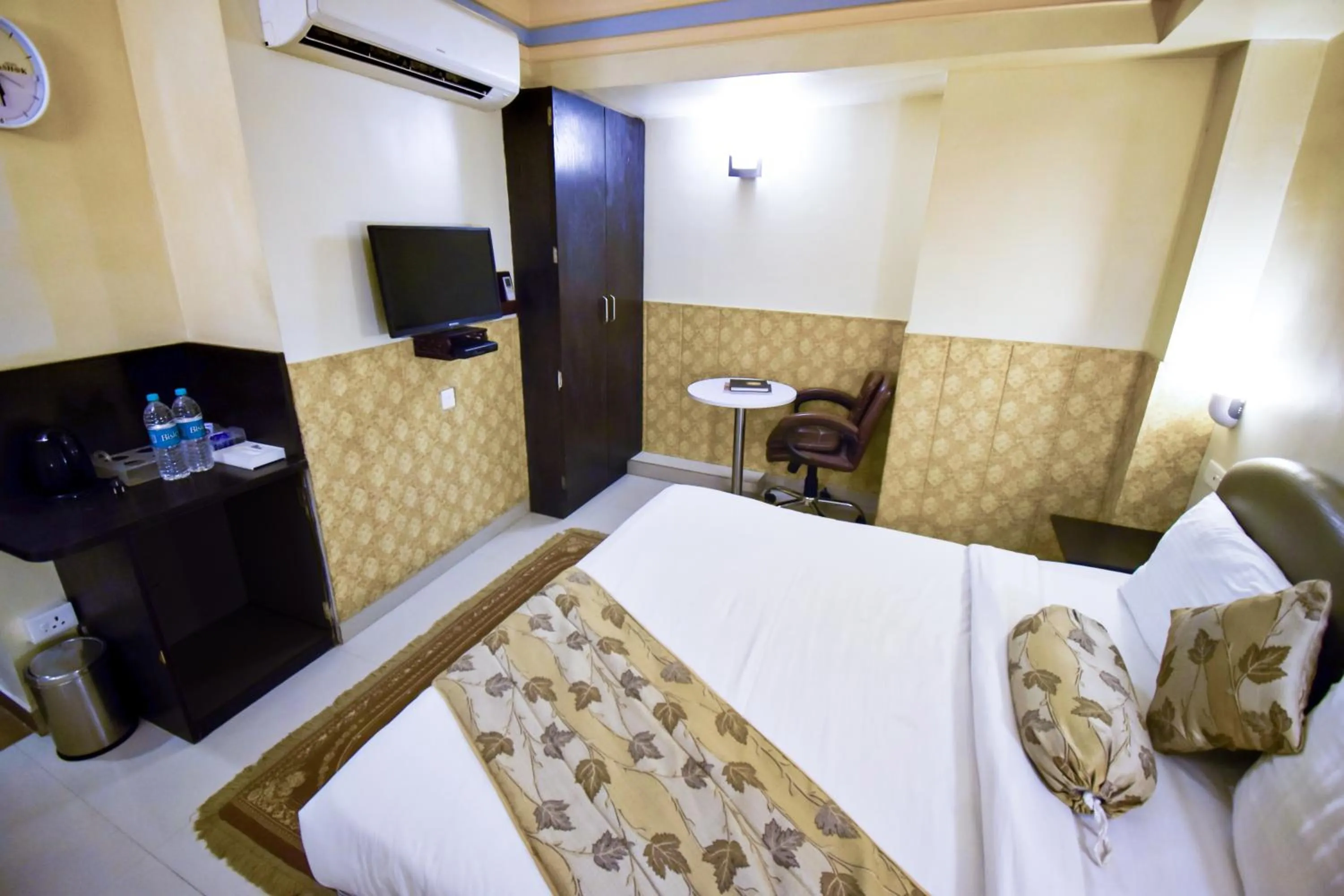 Bed in The Nagpur Ashok