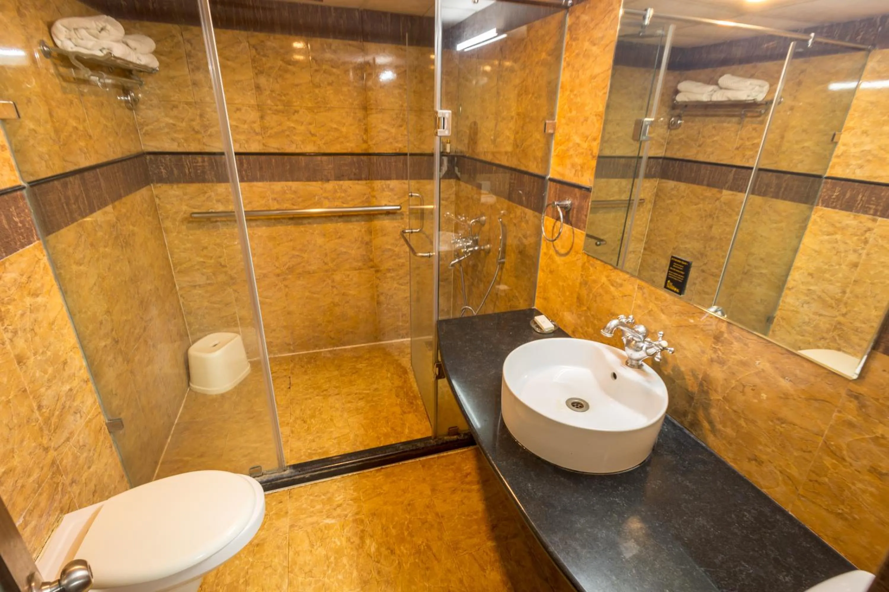 Shower in The Nagpur Ashok