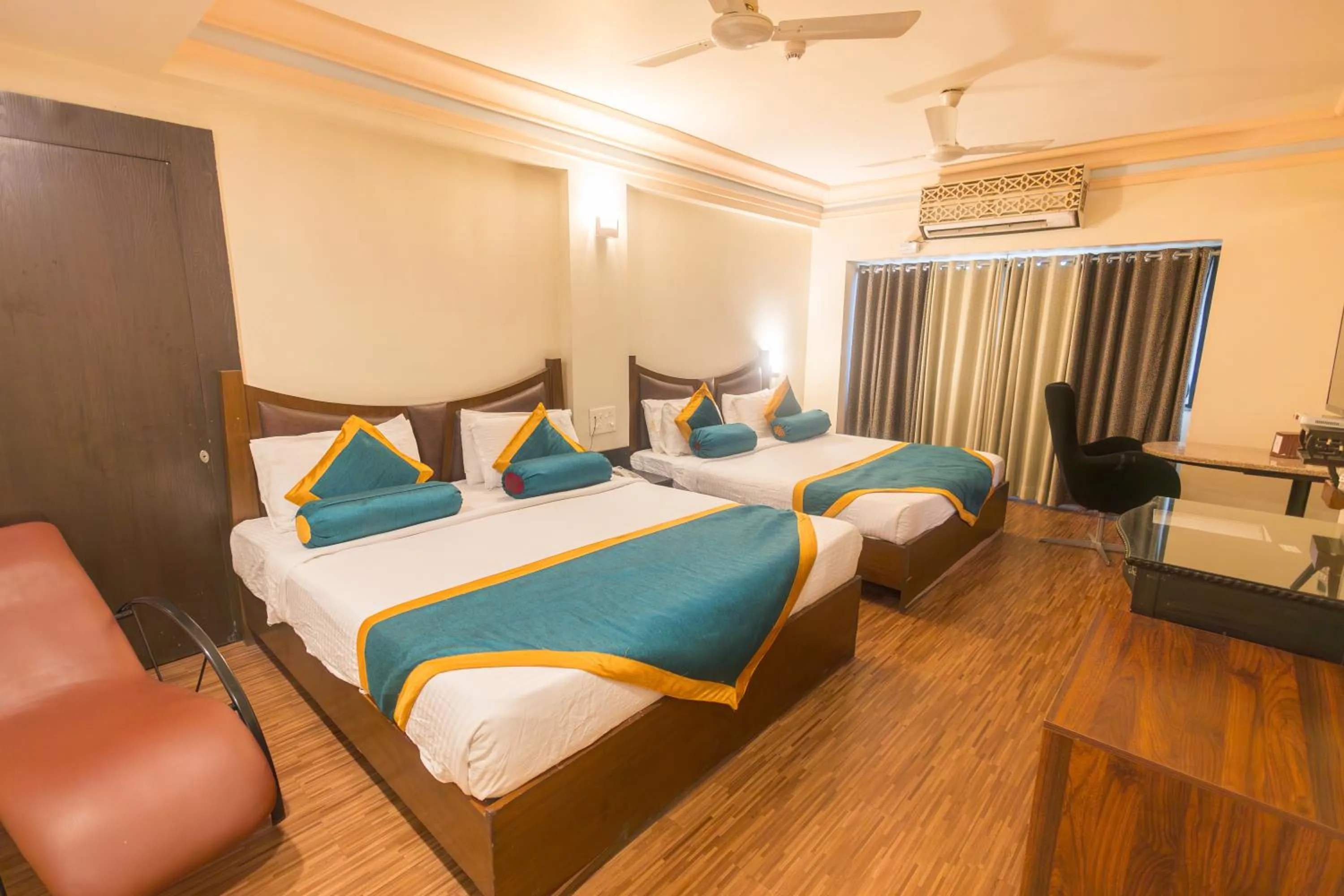 Bed in The Nagpur Ashok