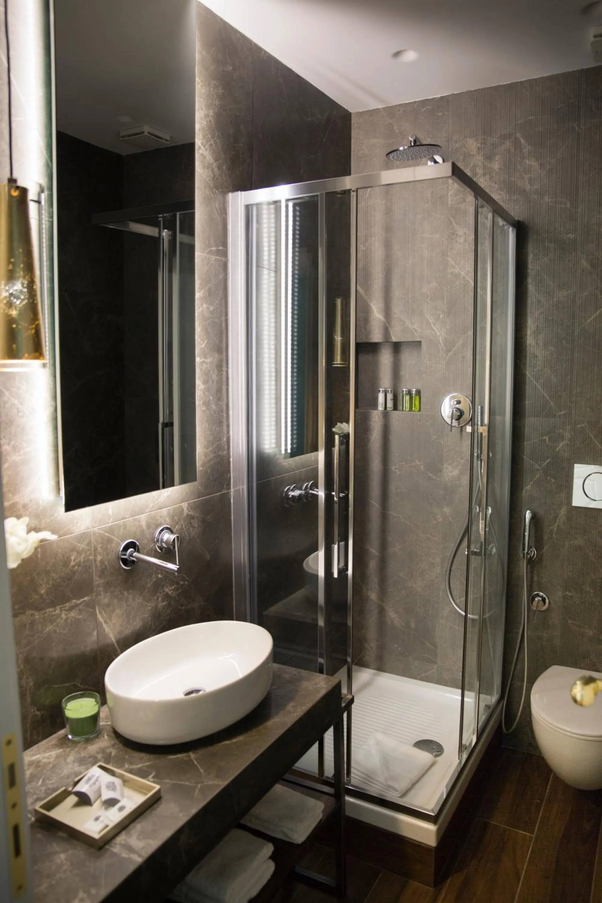Shower in Unicum Roma Suites