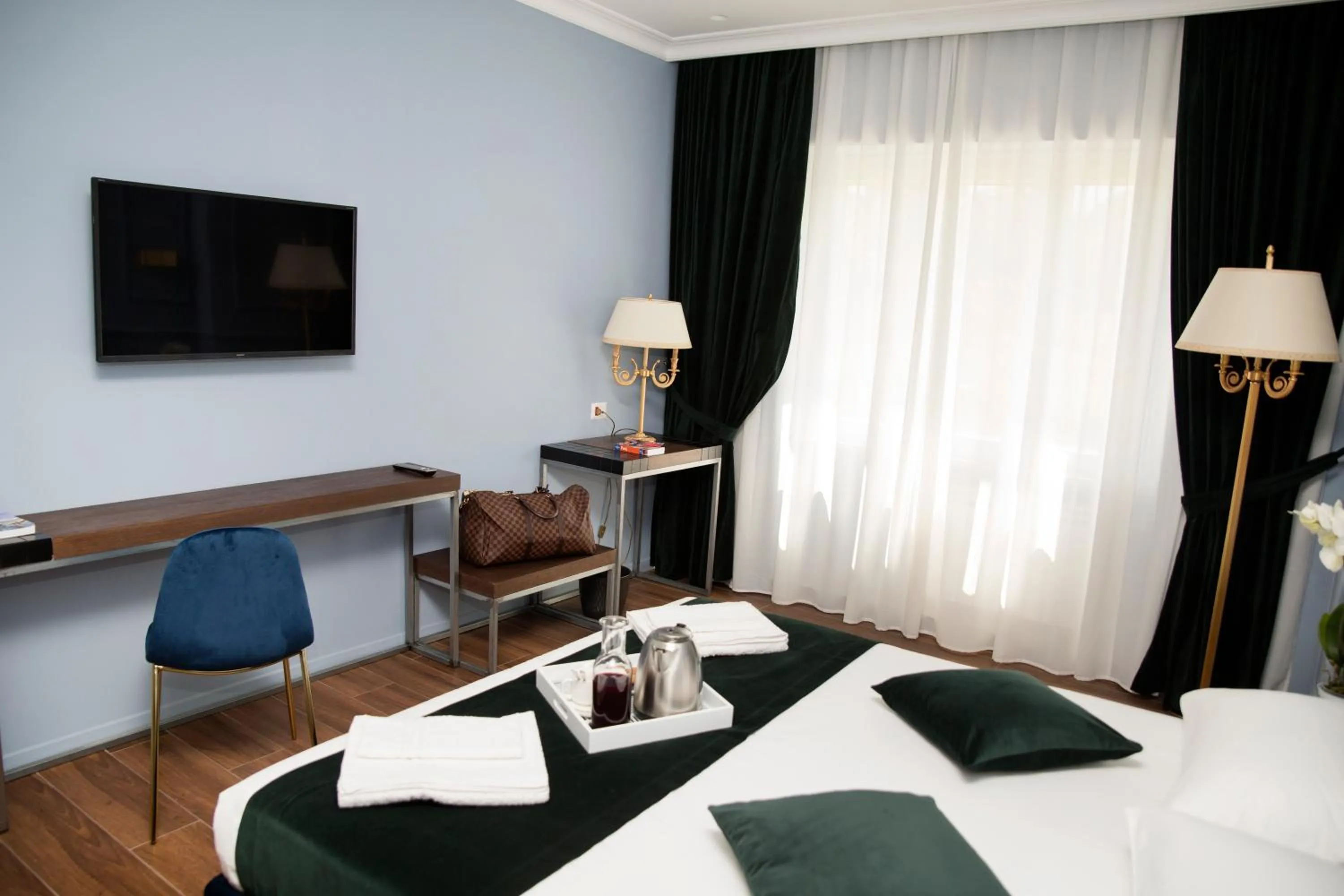 TV and multimedia, Bed in Unicum Roma Suites