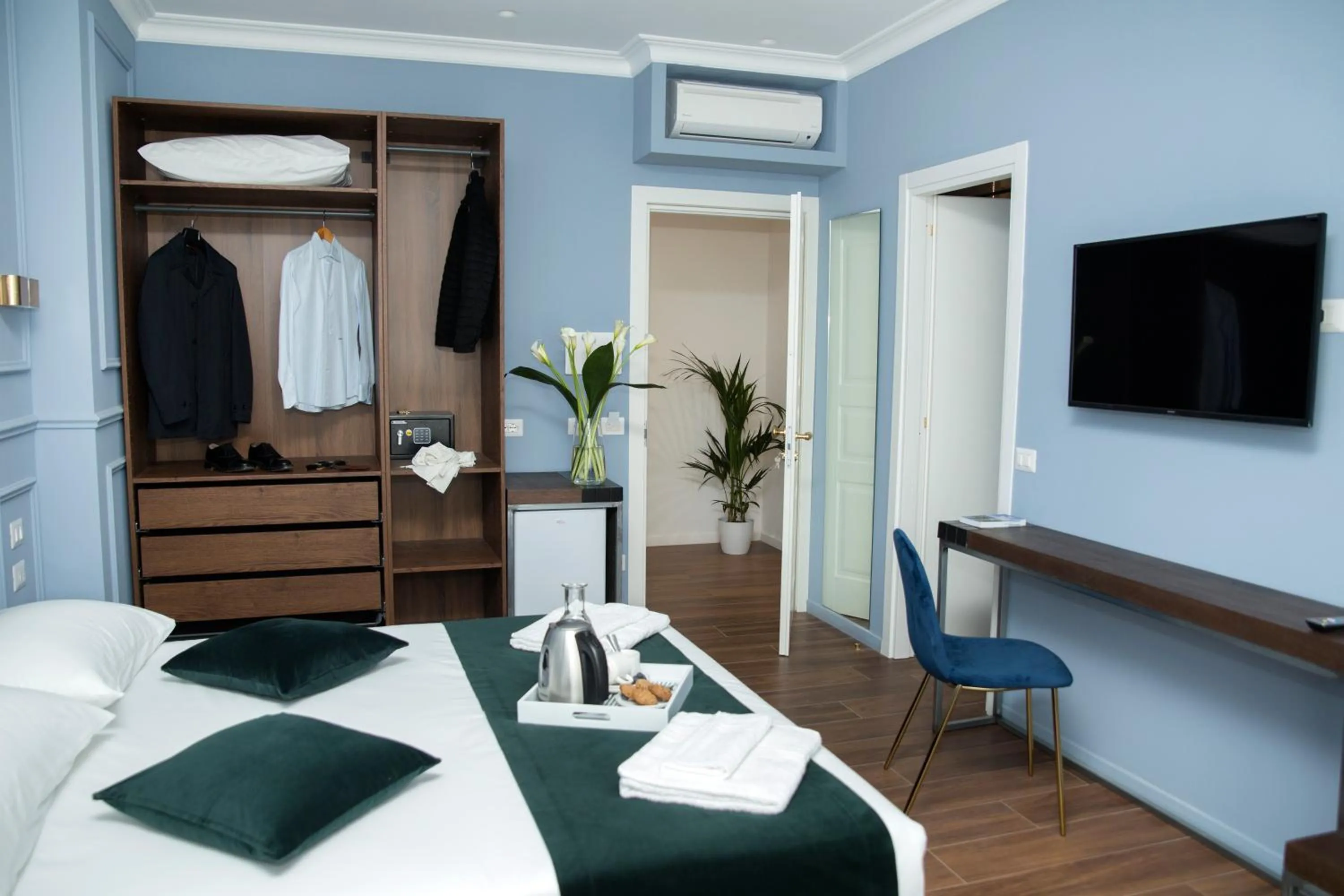 Photo of the whole room, Bed in Unicum Roma Suites