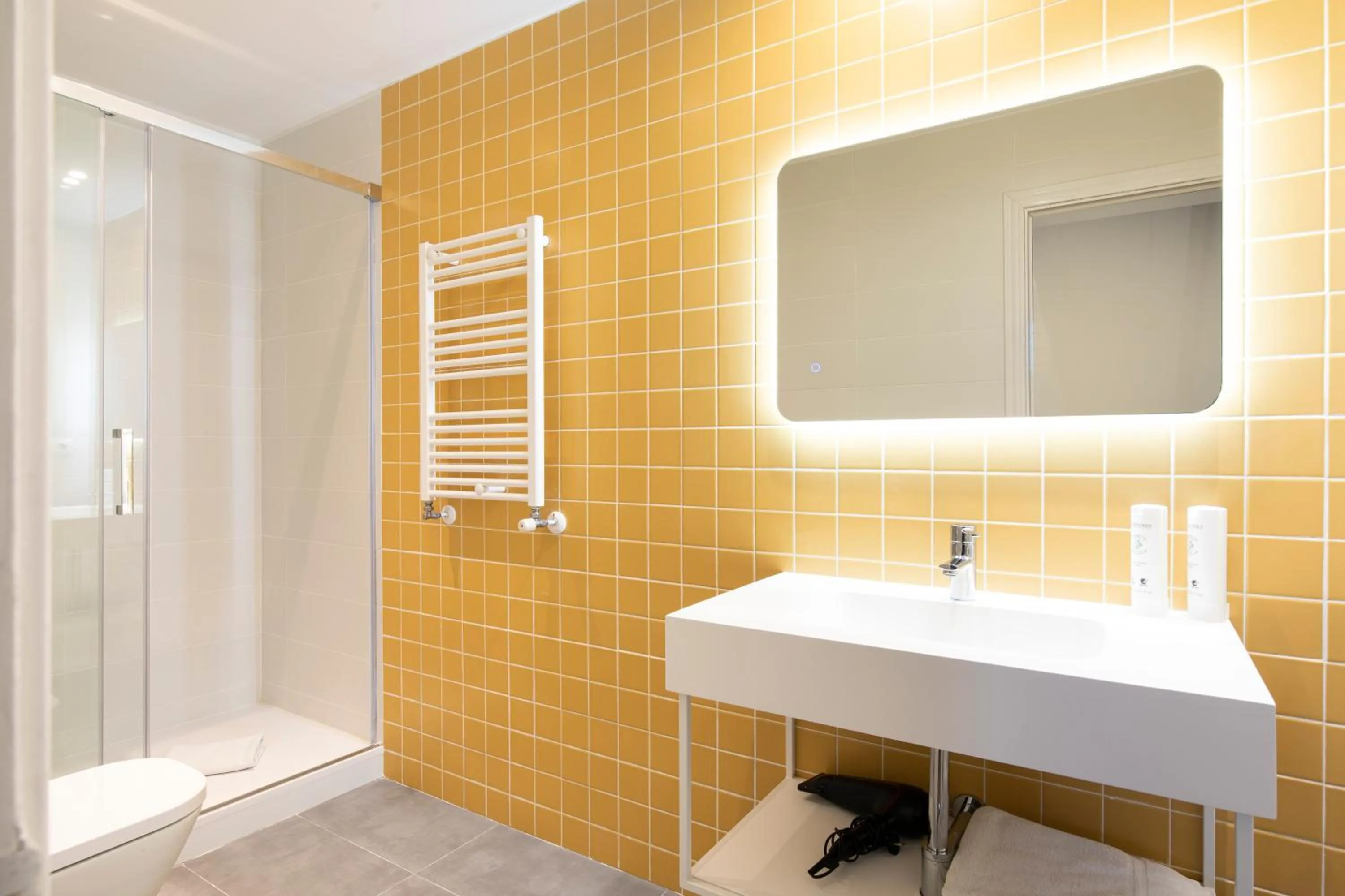 Shower in Aspasios Calle Mayor Apartments