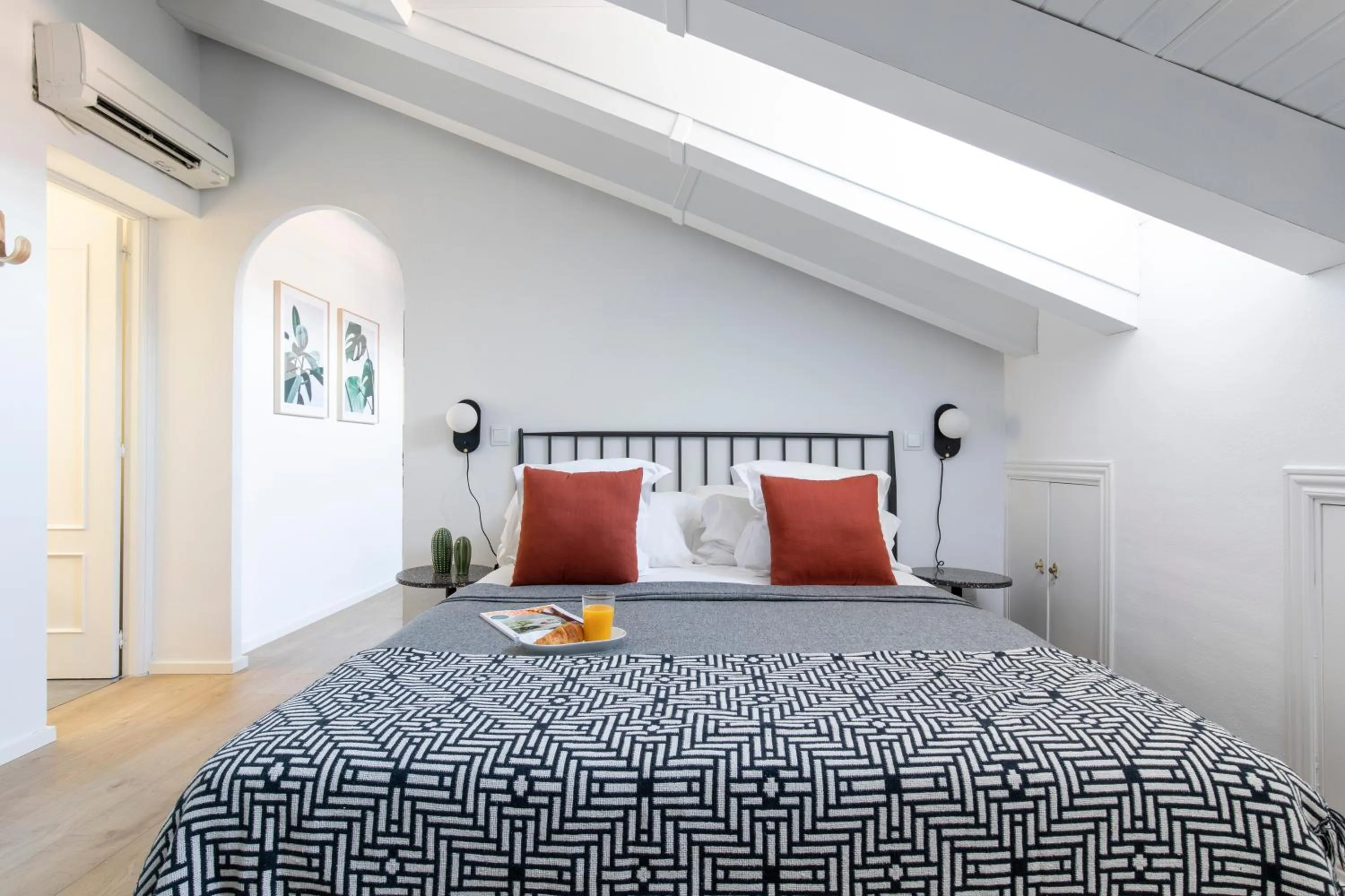 Bed in Aspasios Calle Mayor Apartments