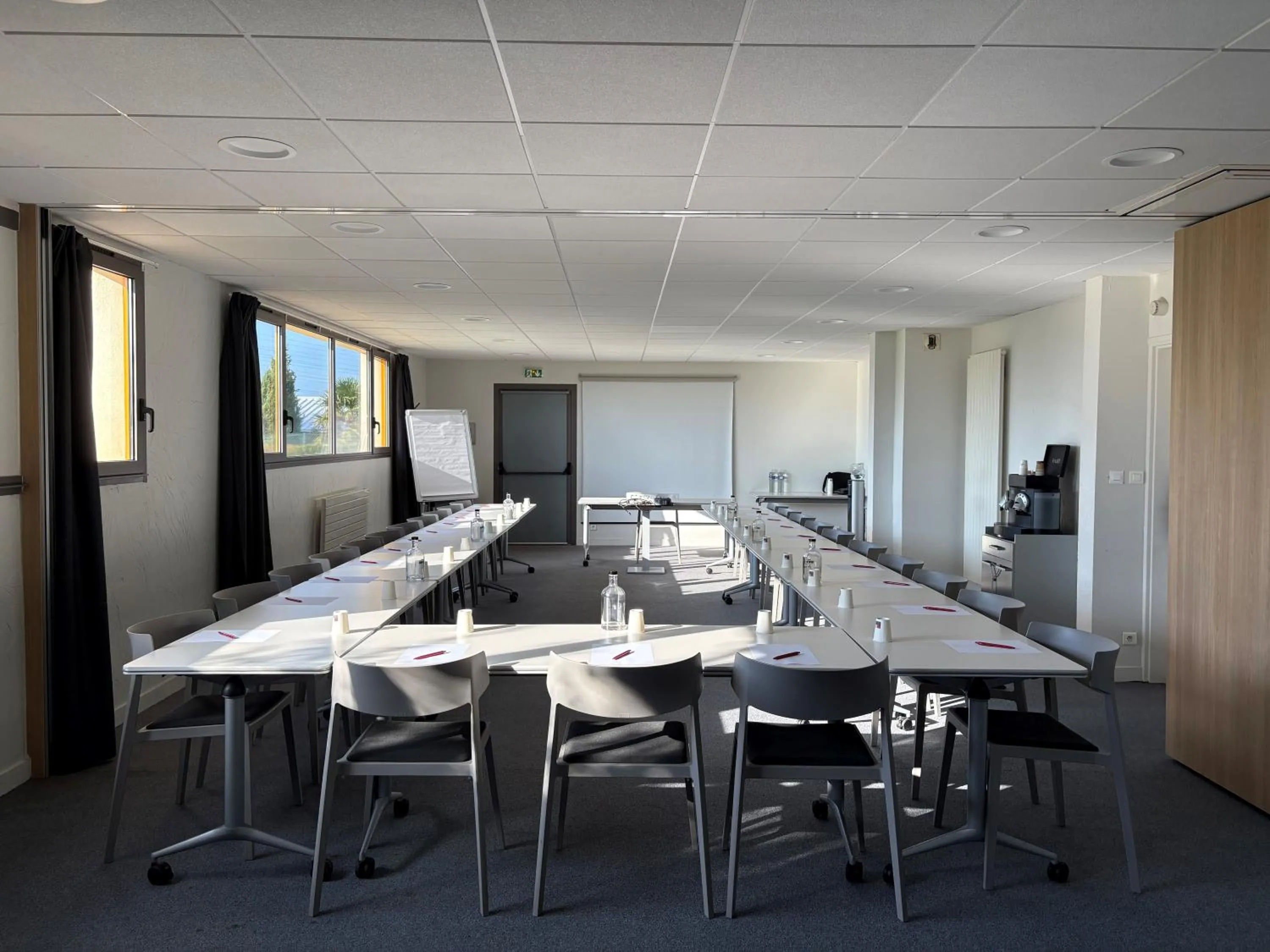 Meeting/conference room in Brit Hotel Quimper Nord