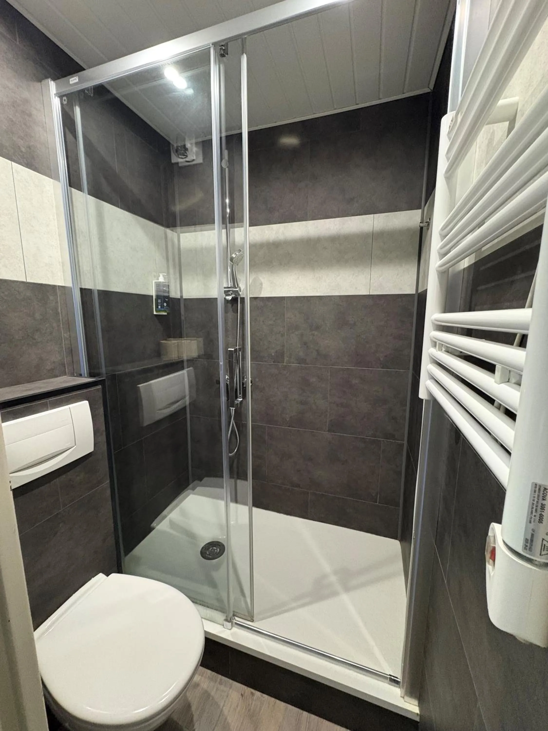 Bathroom in Brit Hotel Quimper Nord