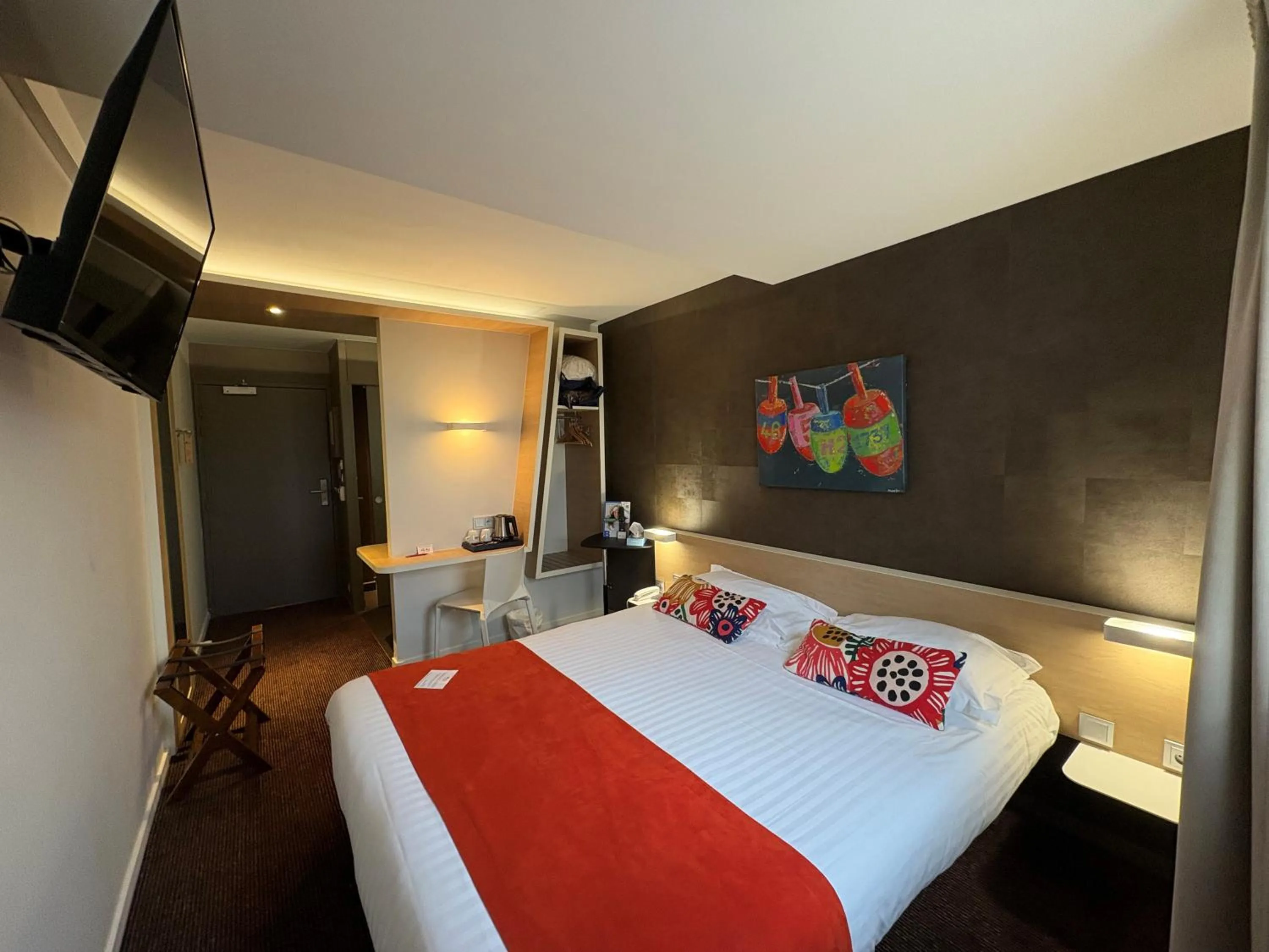 Bed in Brit Hotel Quimper Nord