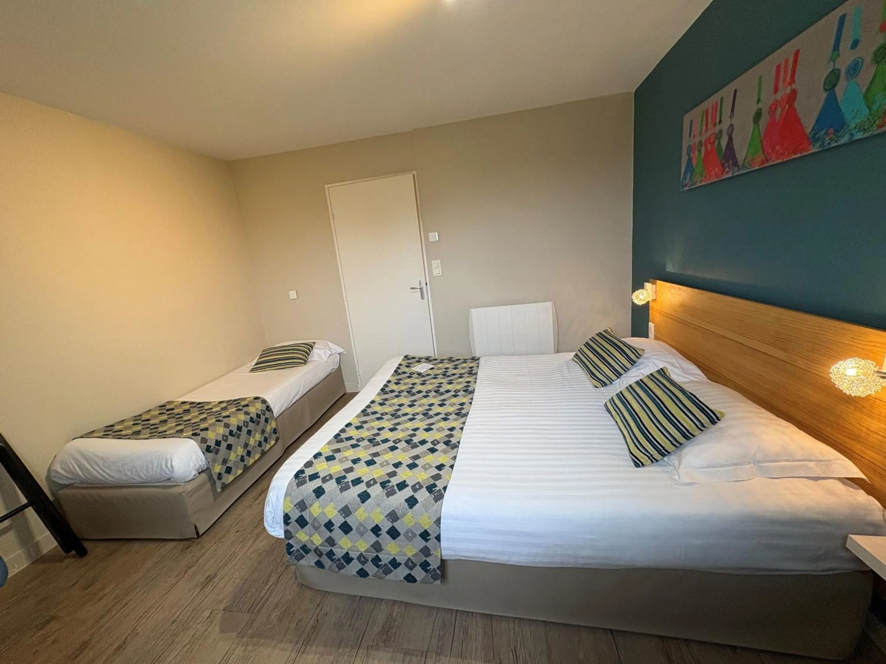 Bed in Brit Hotel Quimper Nord