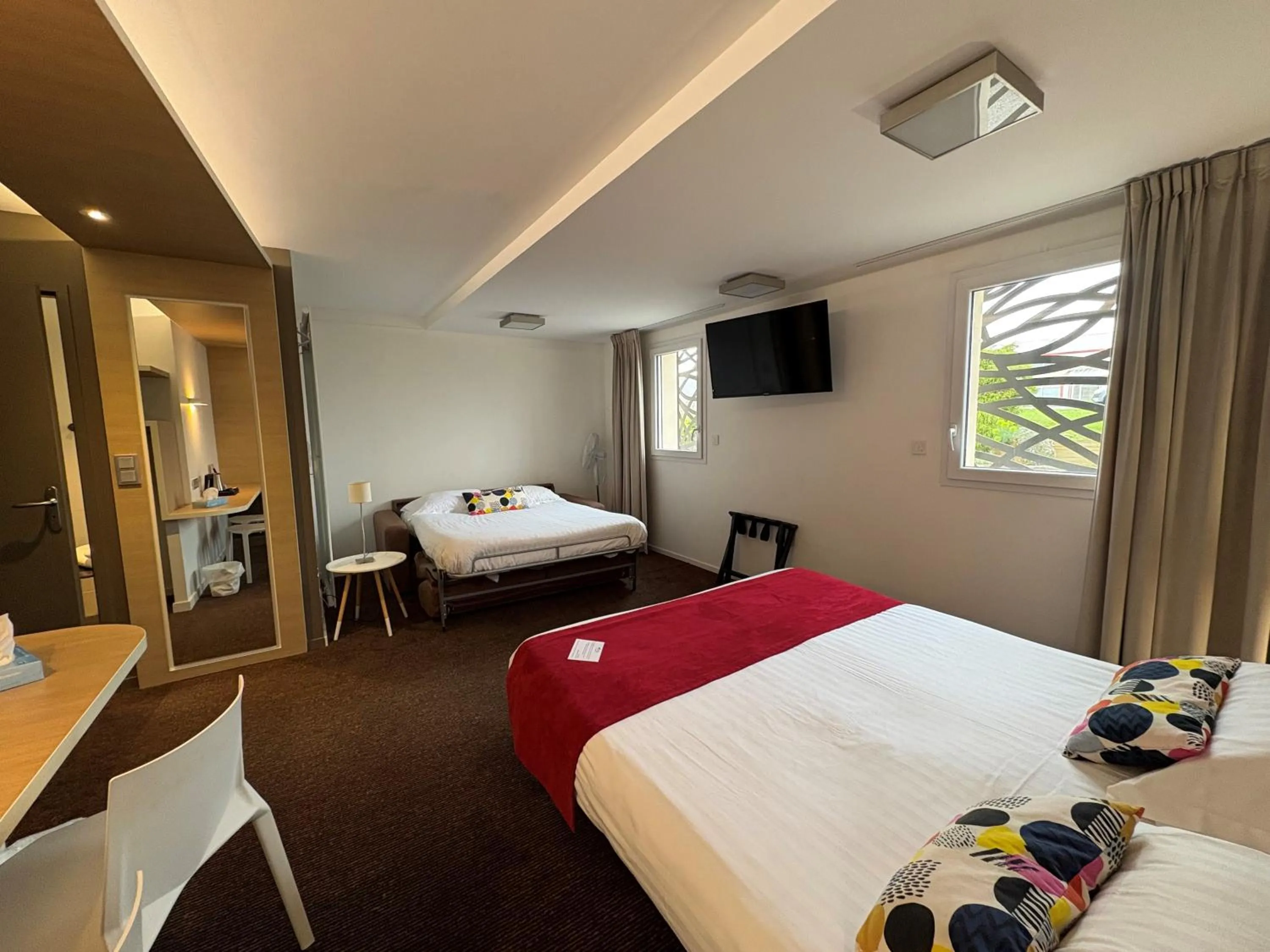 Photo of the whole room, Bed in Brit Hotel Quimper Nord