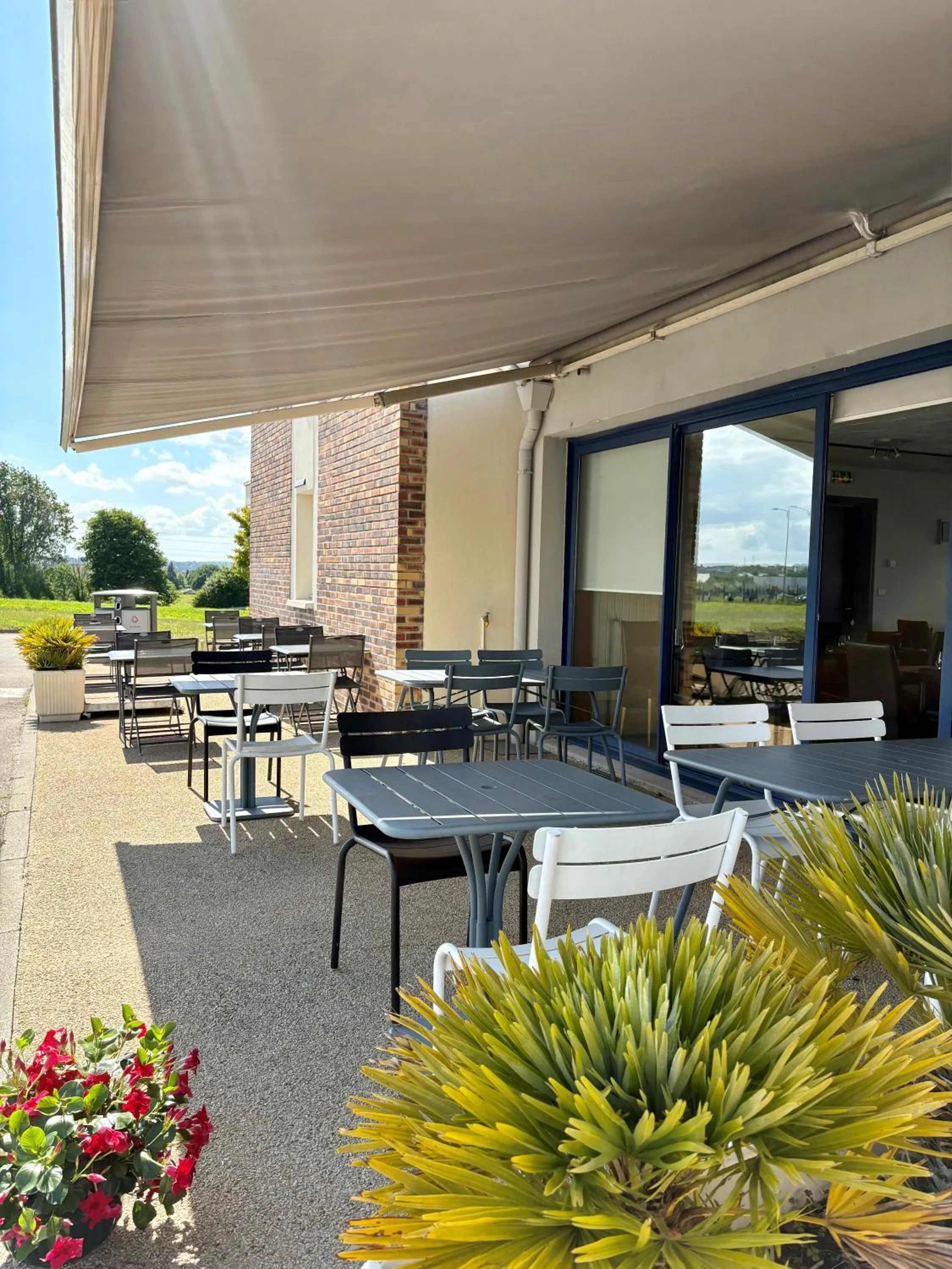 Patio in Brit Hotel Quimper Nord