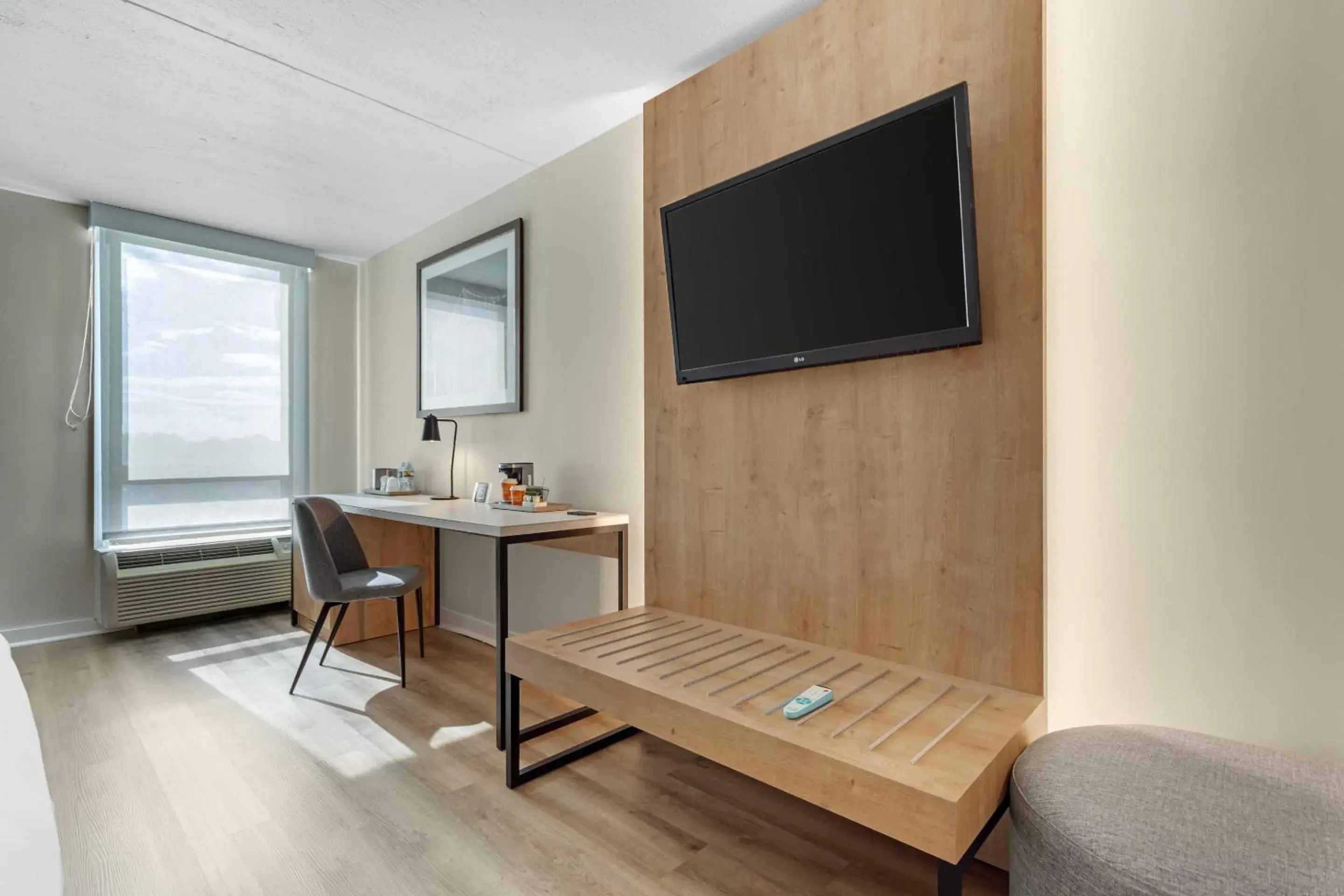 King Room - Disability Access/Non-Smoking in Radisson Hotel Philadelphia Northeast King Room - Disability Access/Non-Smoking in Radisson Hotel Philadelphia Northeast