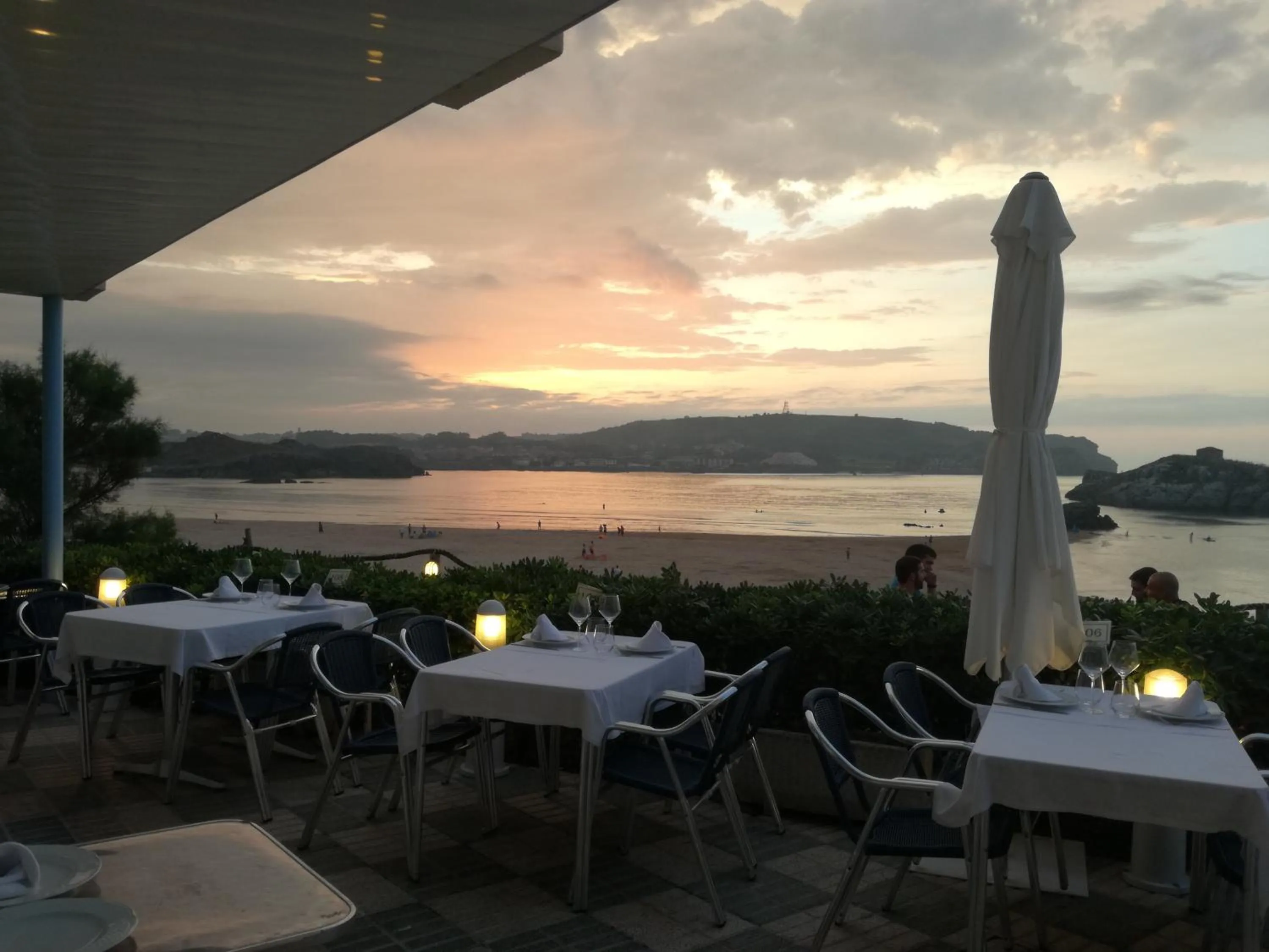 Restaurant/places to eat in Hotel Pineda Playa