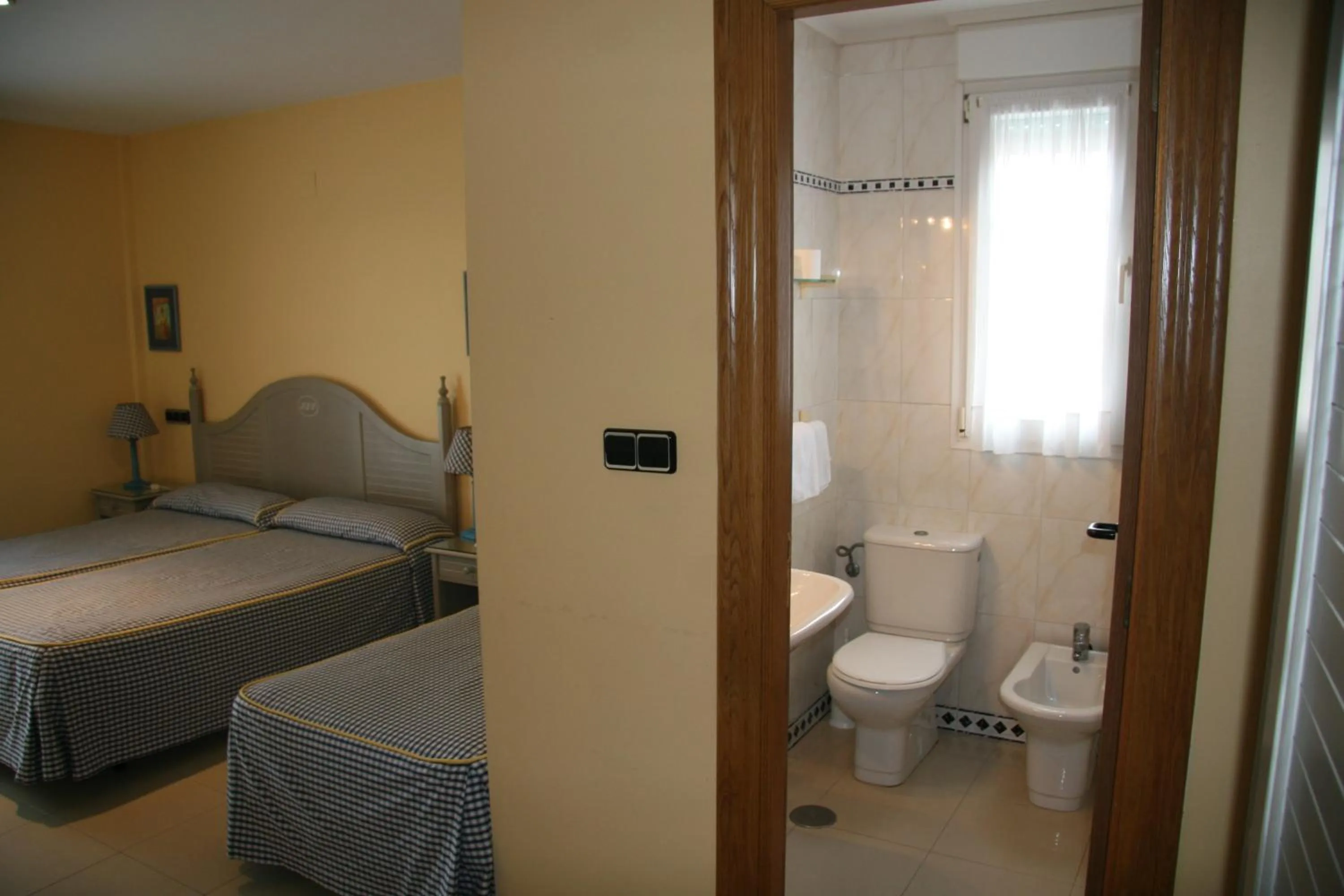 Photo of the whole room, Bed in Hotel Pineda Playa