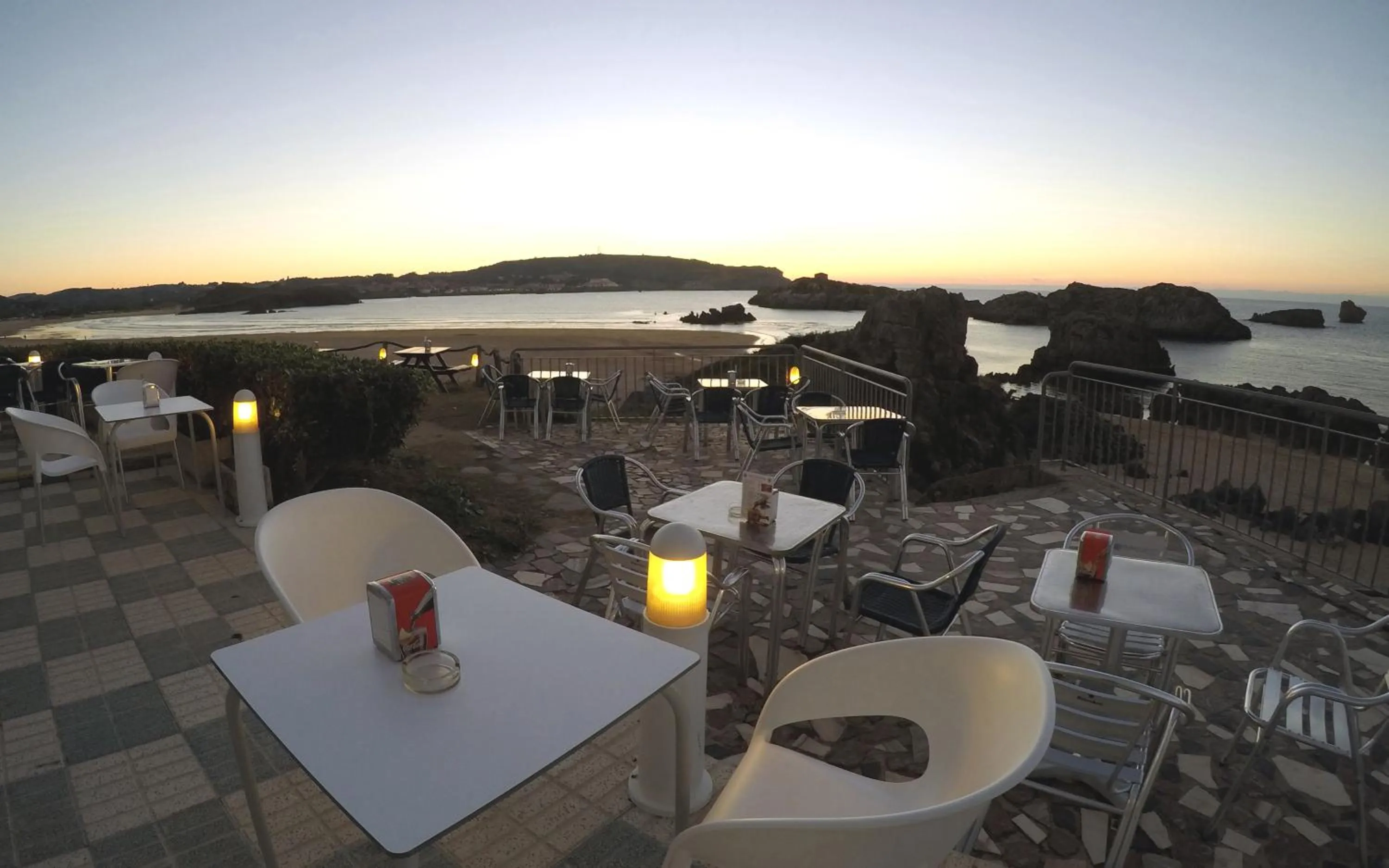 Restaurant/places to eat in Hotel Pineda Playa