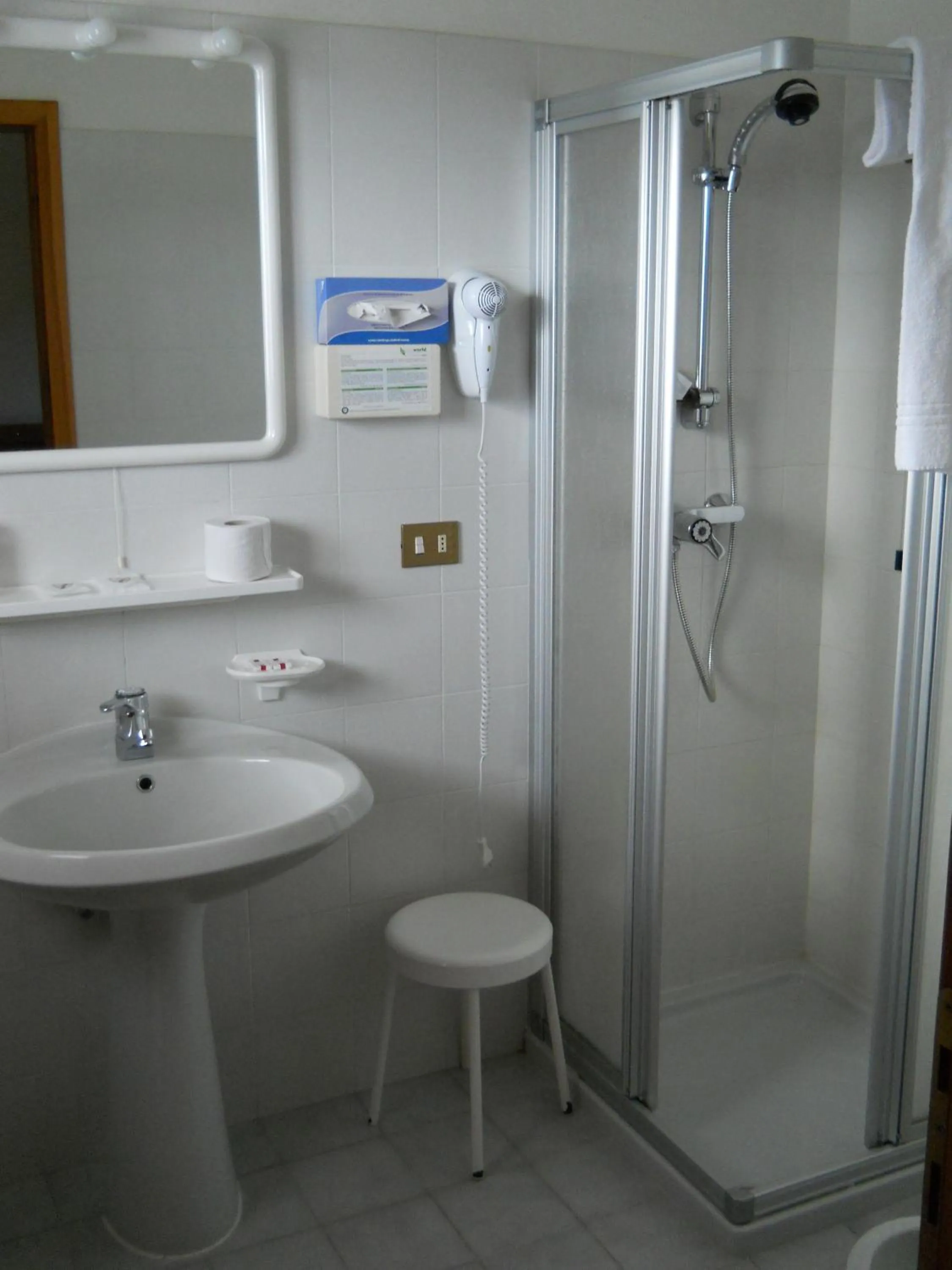 Bathroom in Albergo Negritella