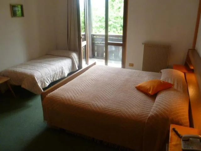 Photo of the whole room in Albergo Negritella