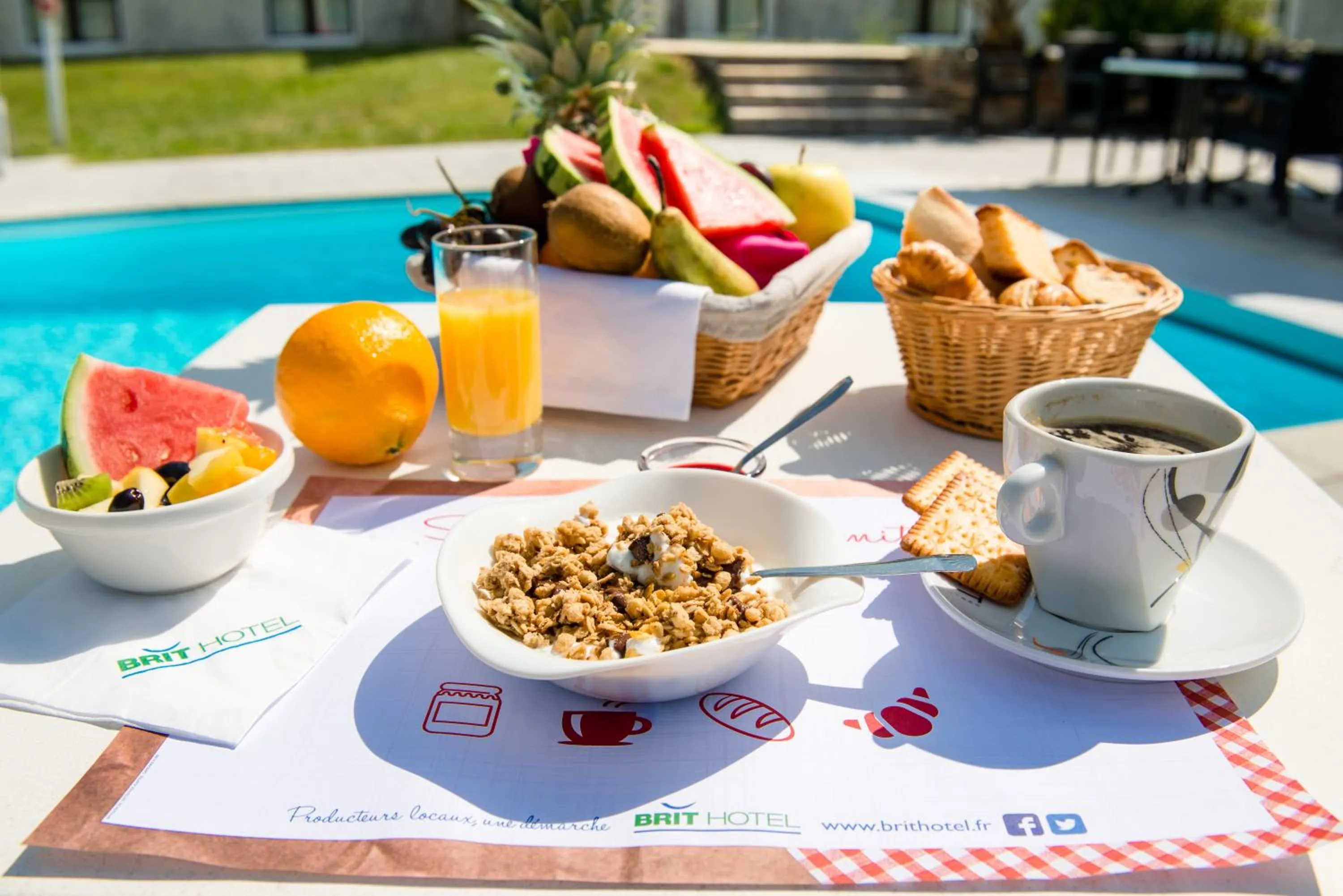 Food and drinks in Brit Hotel Nantes Vigneux - L'Atlantel