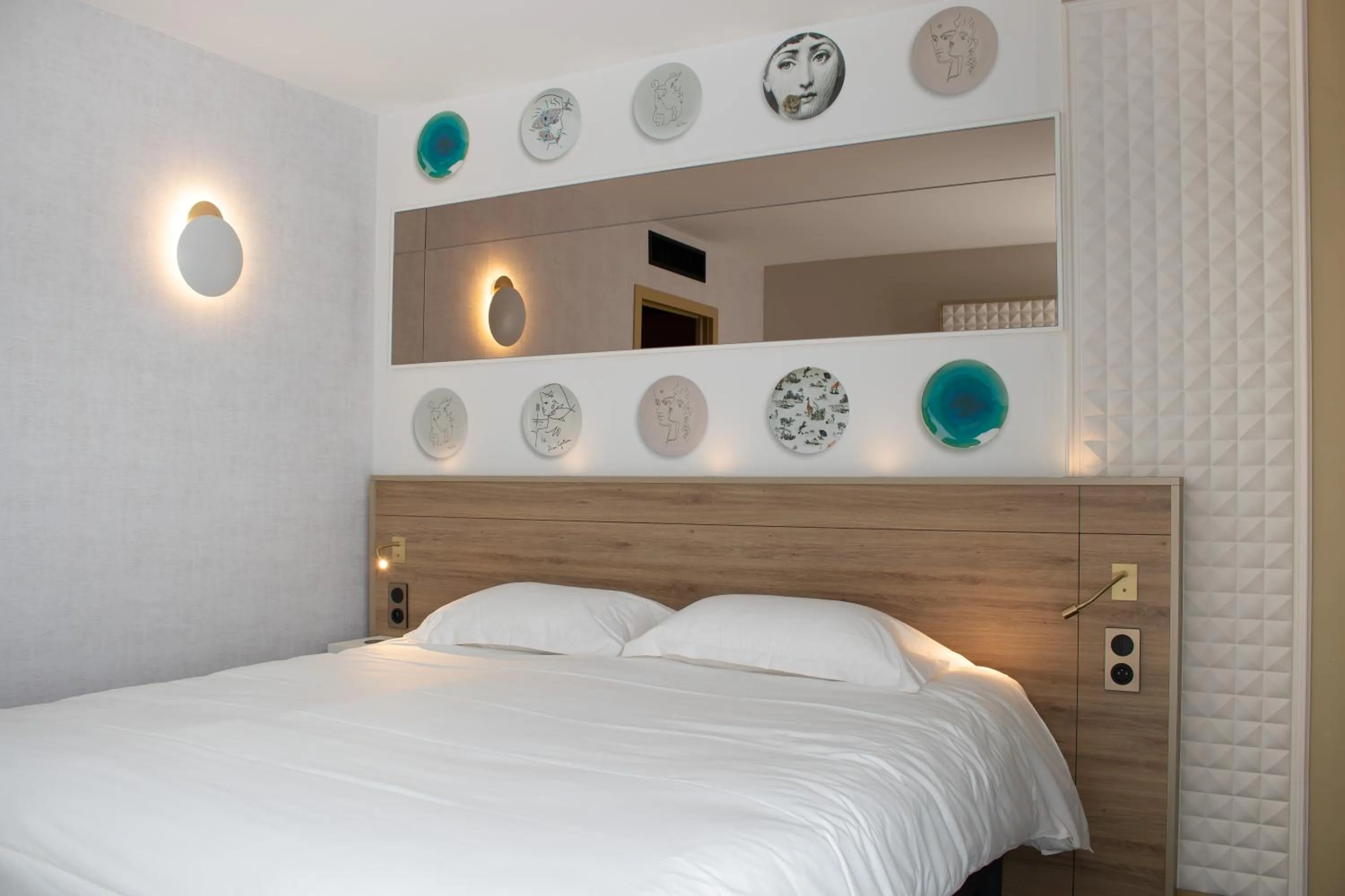 Photo of the whole room, Bed in Brit Hotel Nantes Vigneux - L'Atlantel