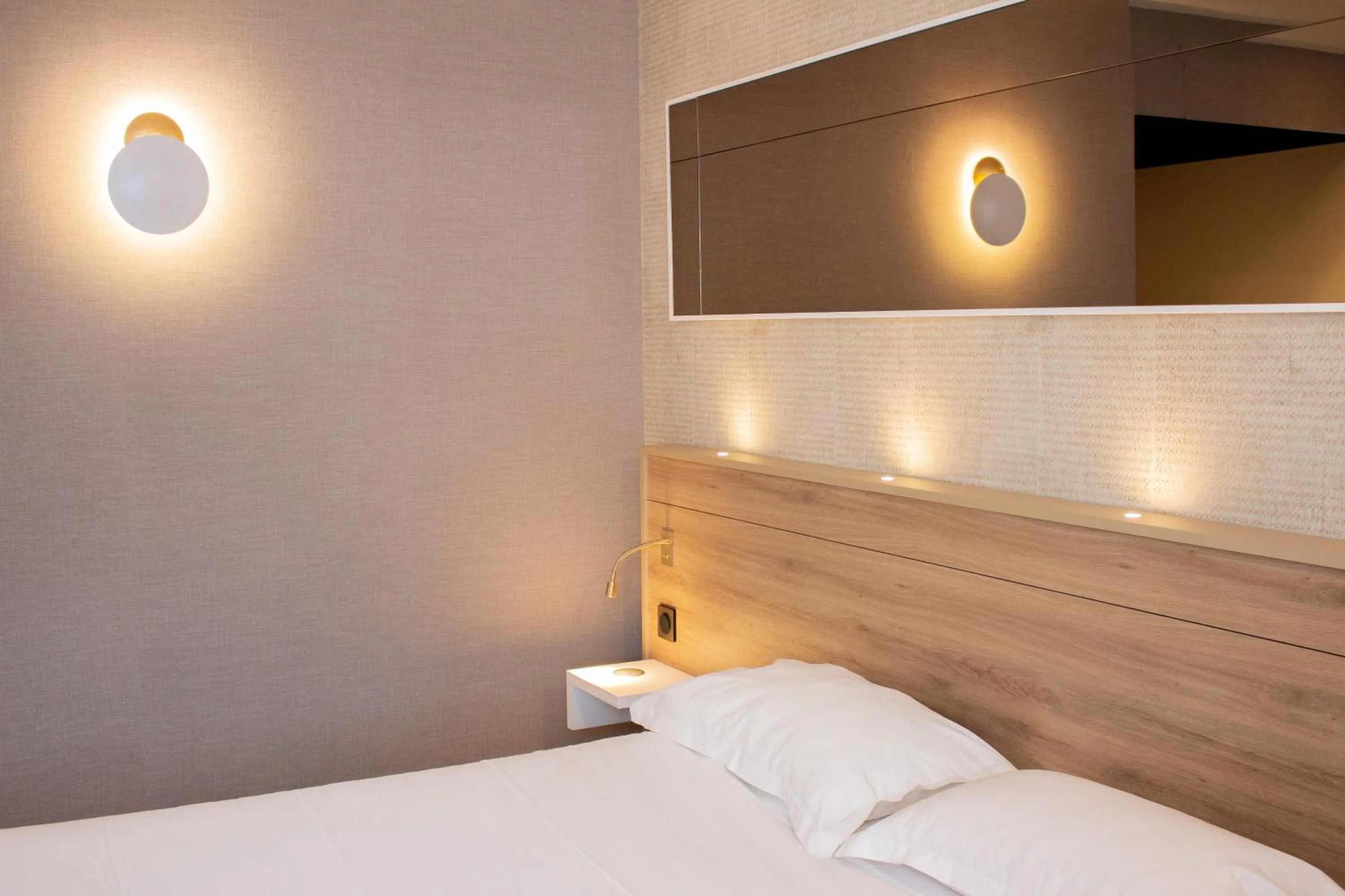 Bed in Brit Hotel Nantes Vigneux - L'Atlantel