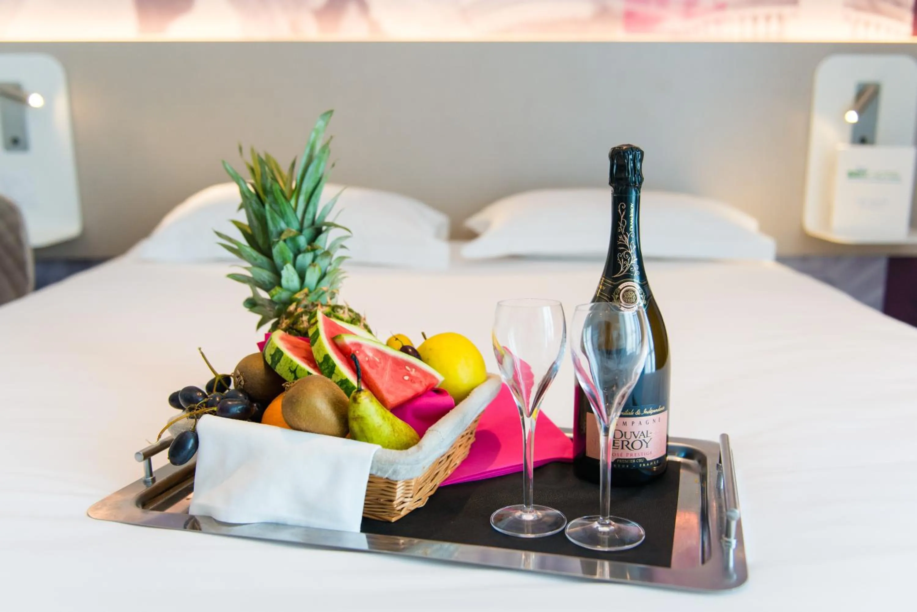 Bedroom, Bed in Brit Hotel Nantes Vigneux - L'Atlantel