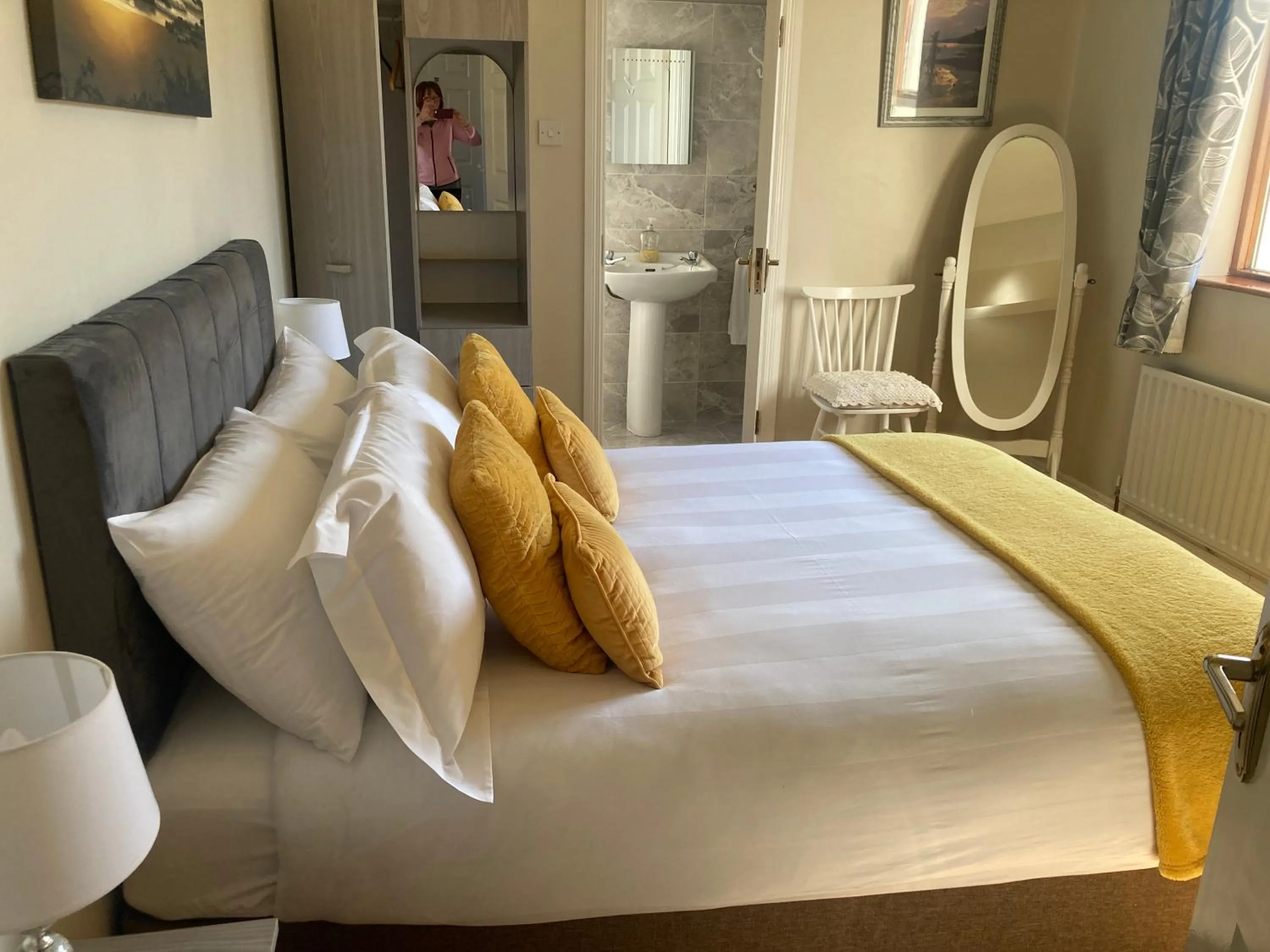 Bed in Steeple View B&B Guesthouse Donegal - Newly renovated in 2023