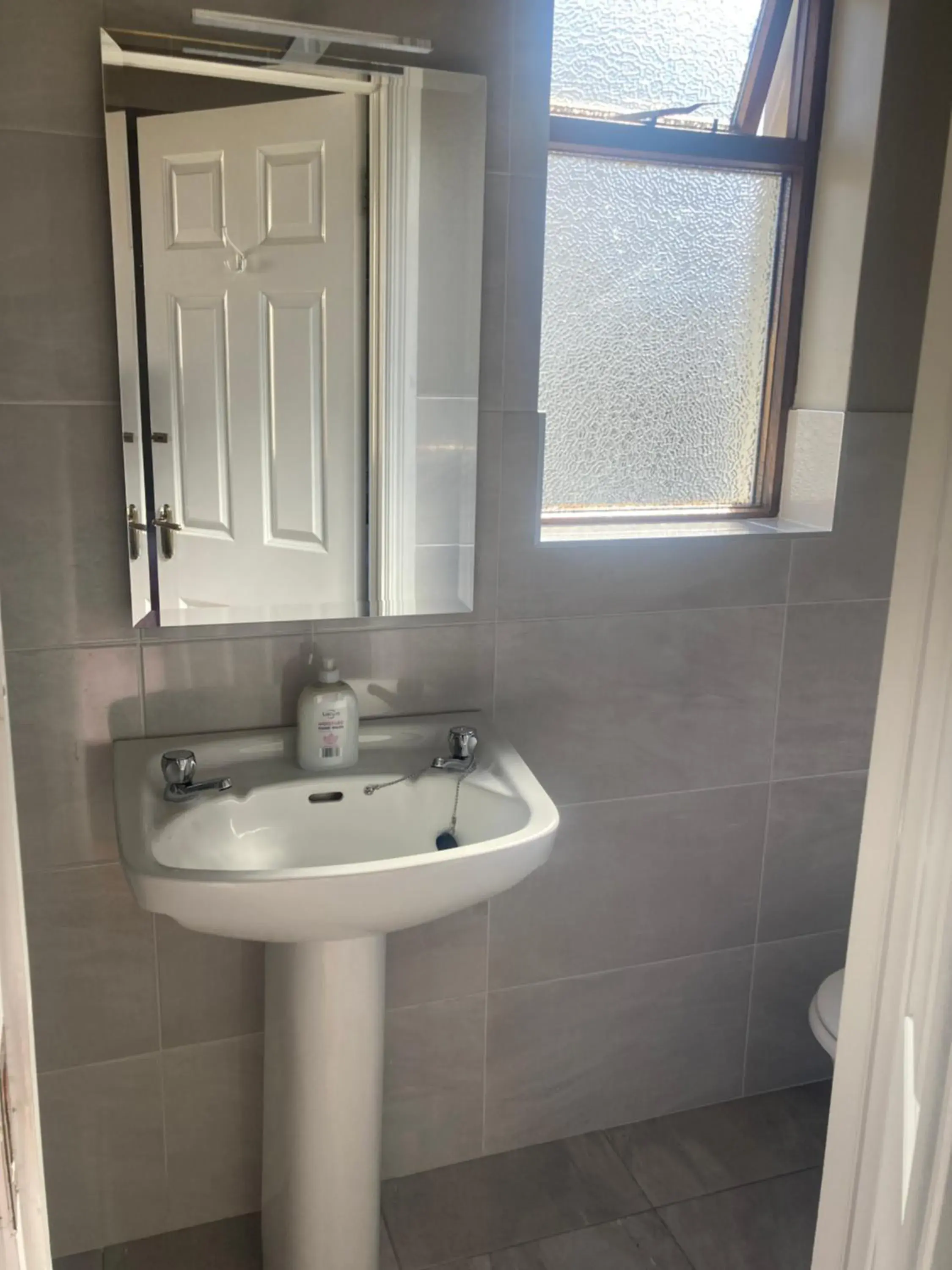Twin Room with Private Bathroom in Steeple View B&B Guesthouse Donegal - Newly renovated in 2023 Twin Room with Private Bathroom in Steeple View B&B Guesthouse Donegal - Newly renovated in 2023