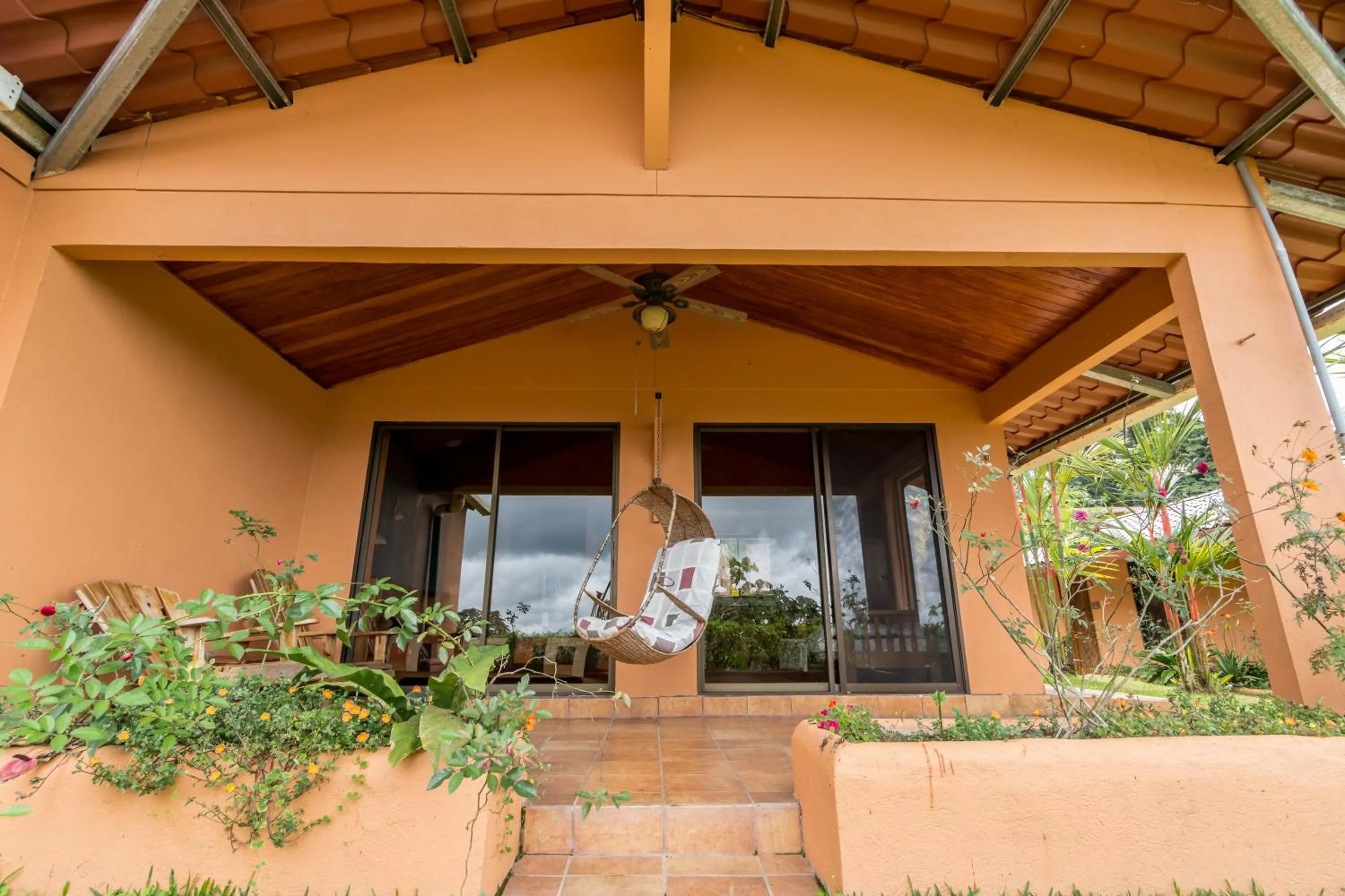 Facade/entrance in Hotel Nepenthe B&B