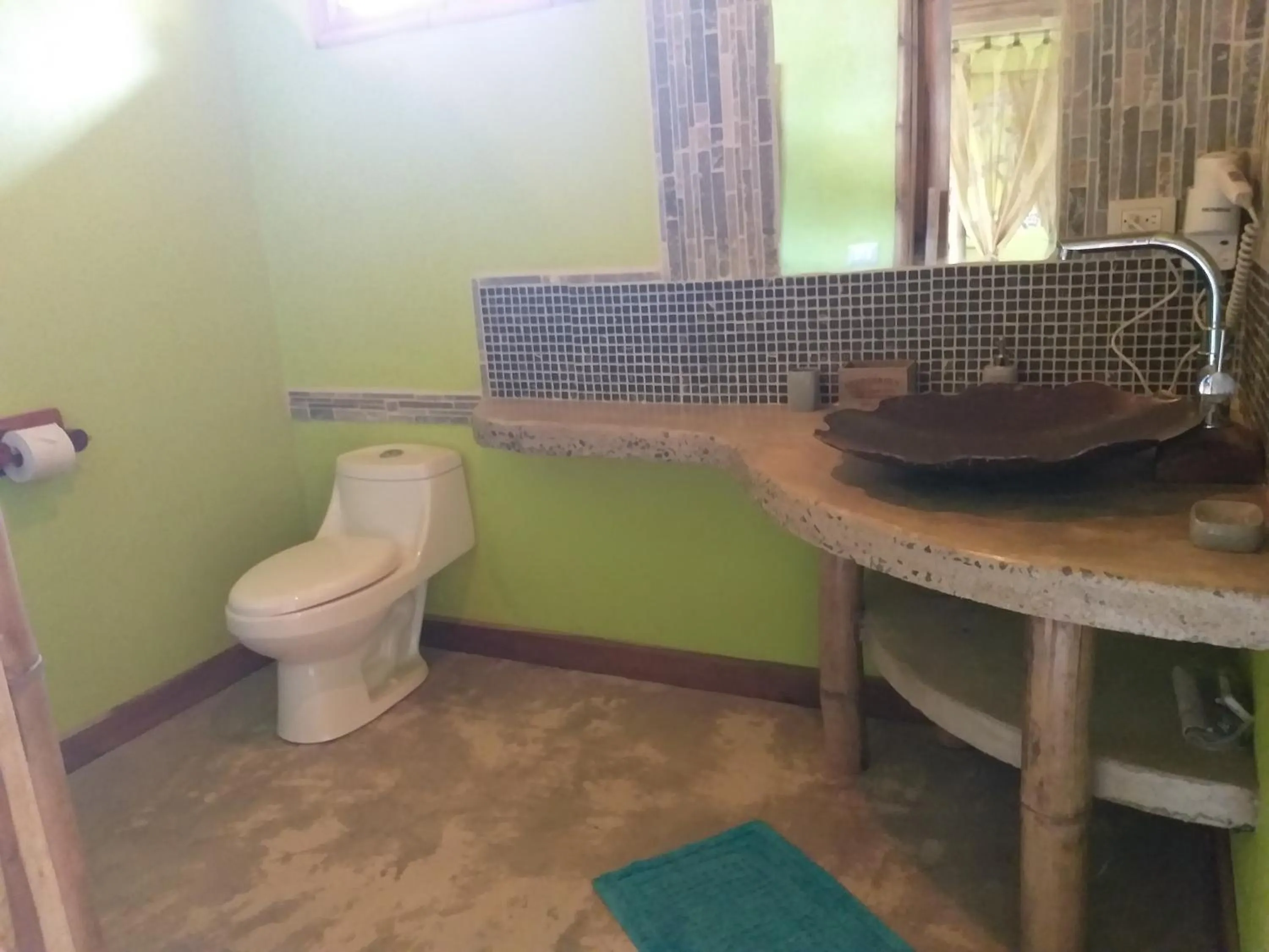 Toilet in Hotel Rio Celeste Finca L´ Etoile Celeste