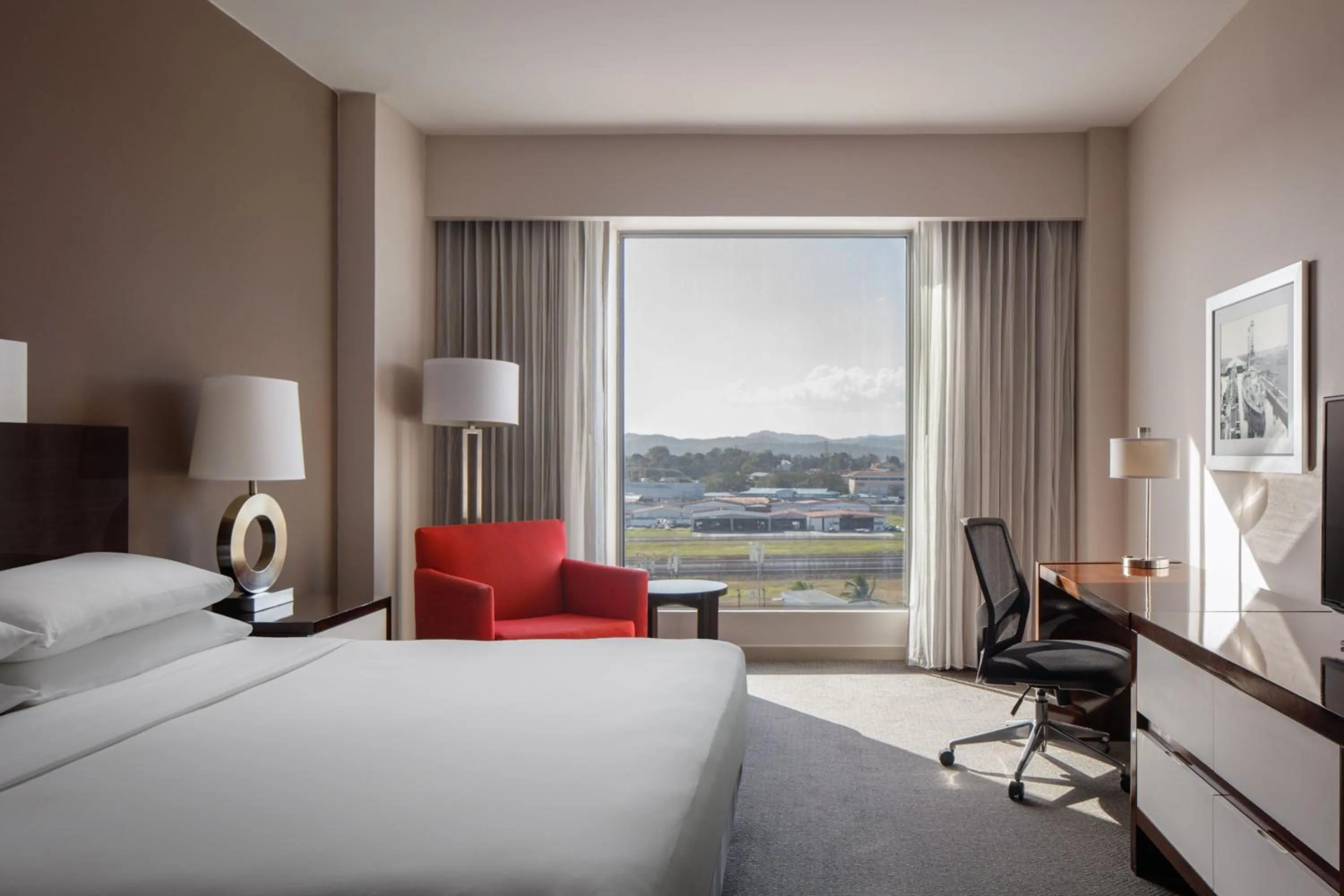 Photo of the whole room, Bed in Marriott Panama Hotel - Albrook