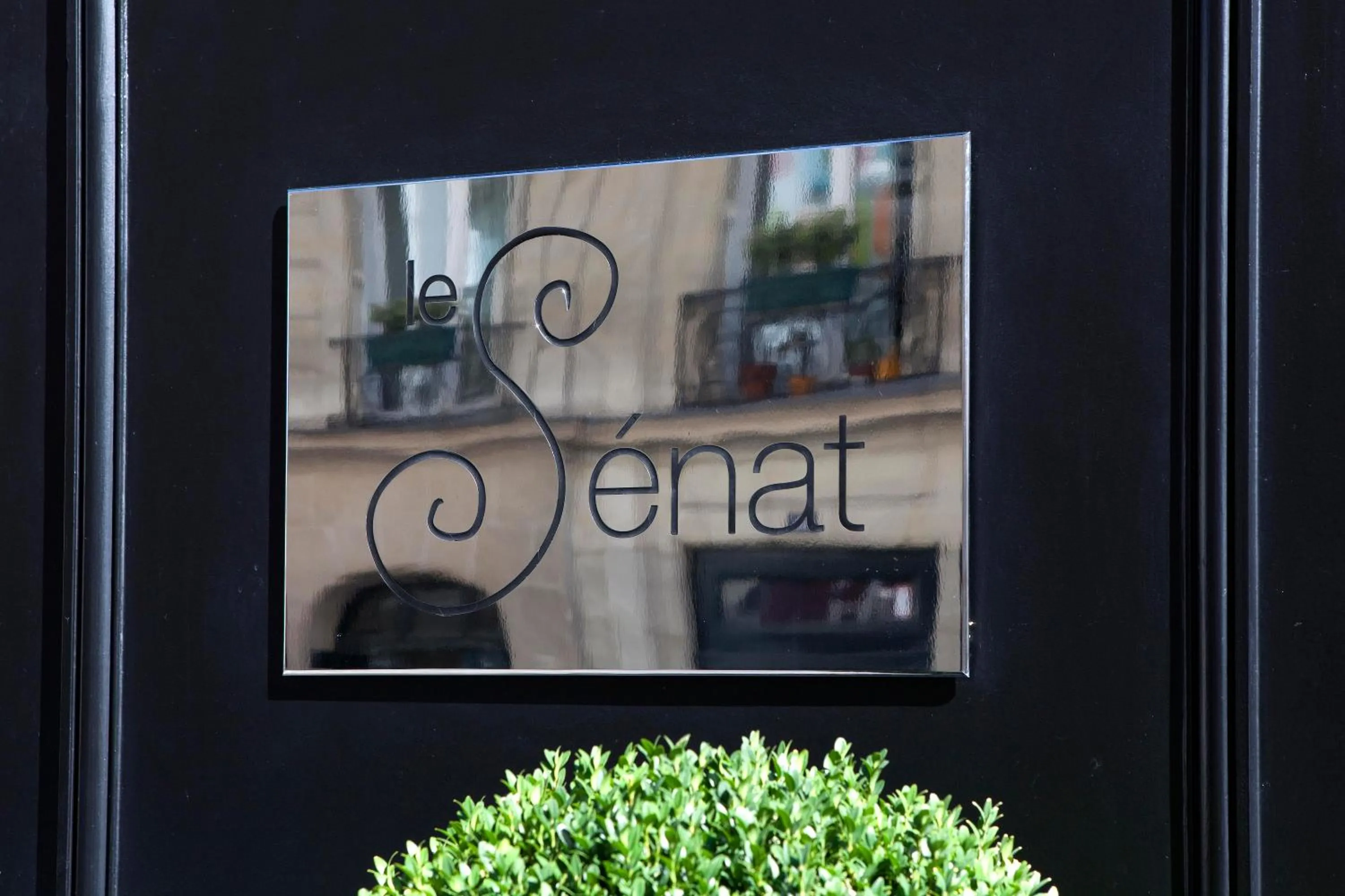 Property logo or sign in Le Senat