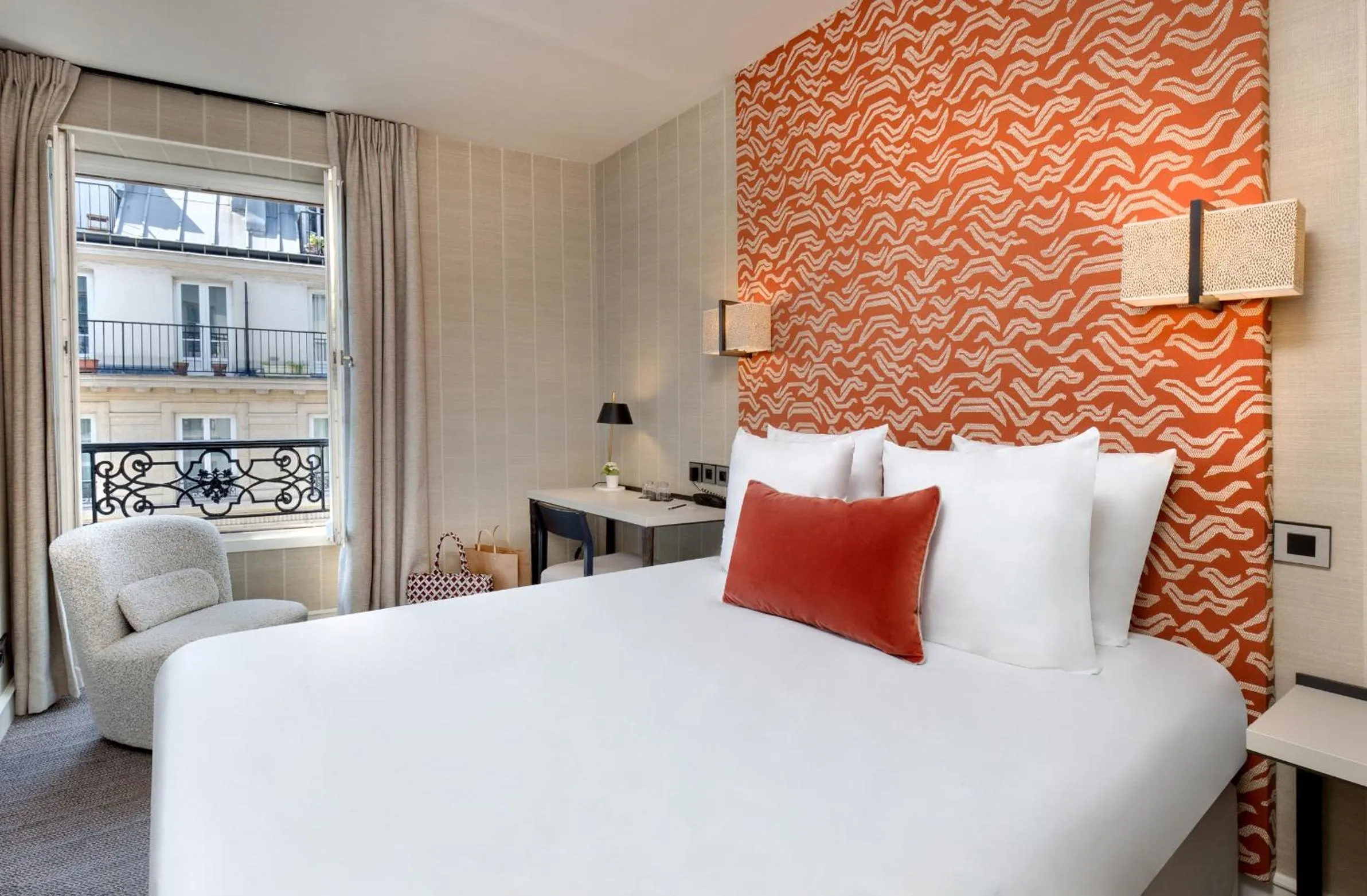 Photo of the whole room, Bed in Le Senat