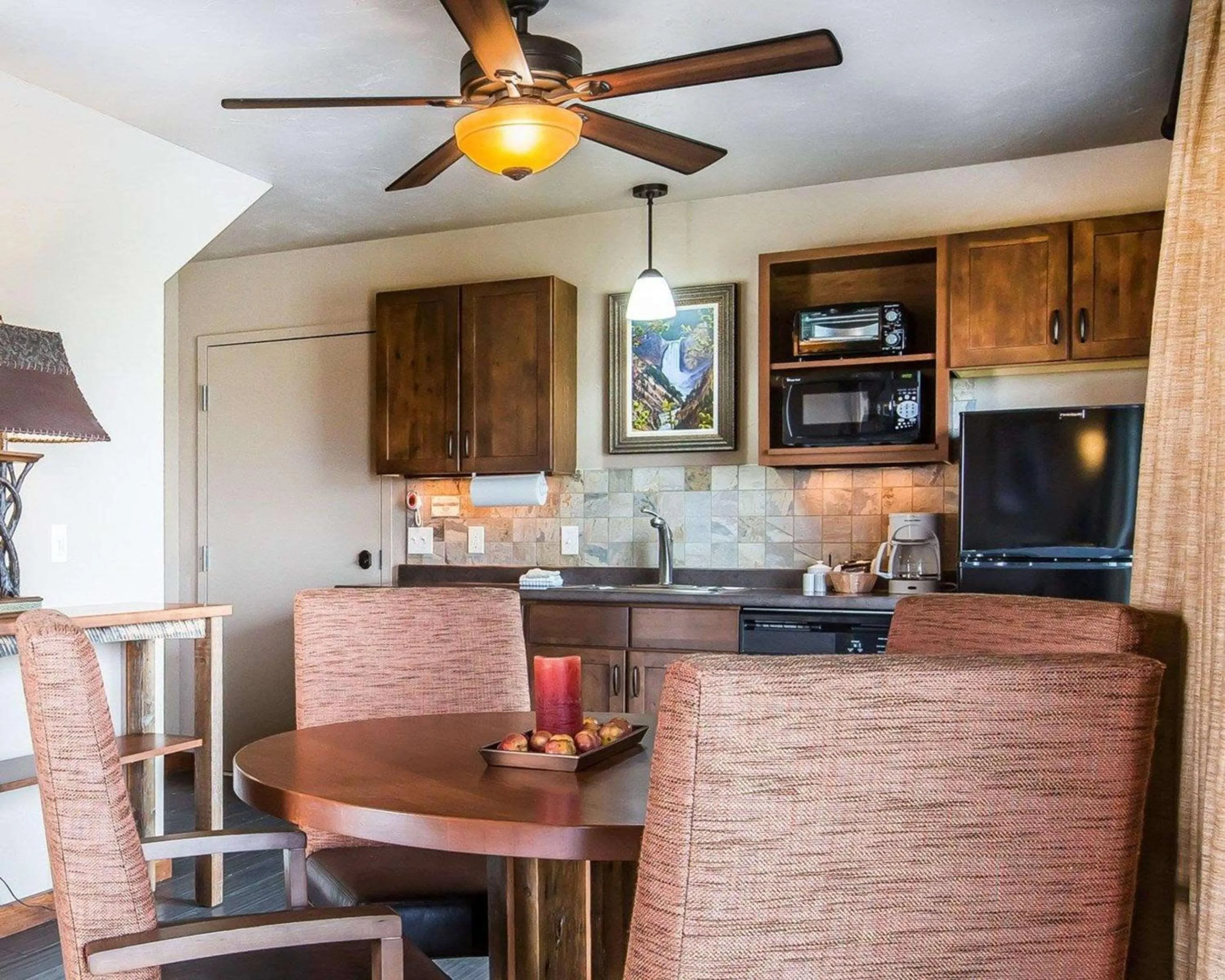 Bedroom in Yellowstone Valley Lodge, an Ascend Collection Hotel