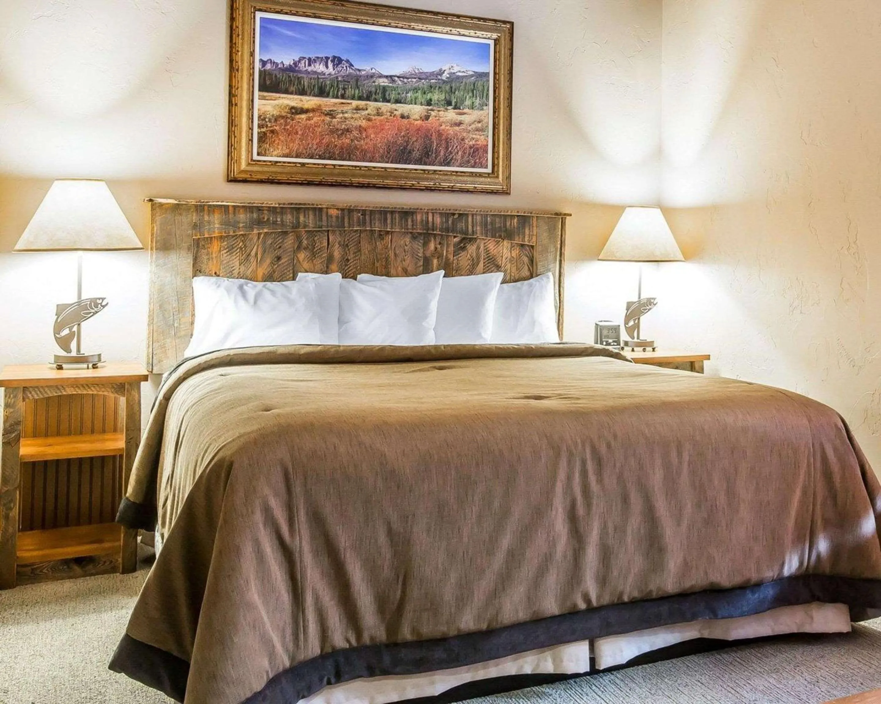 Bedroom, Bed in Yellowstone Valley Lodge, an Ascend Collection Hotel