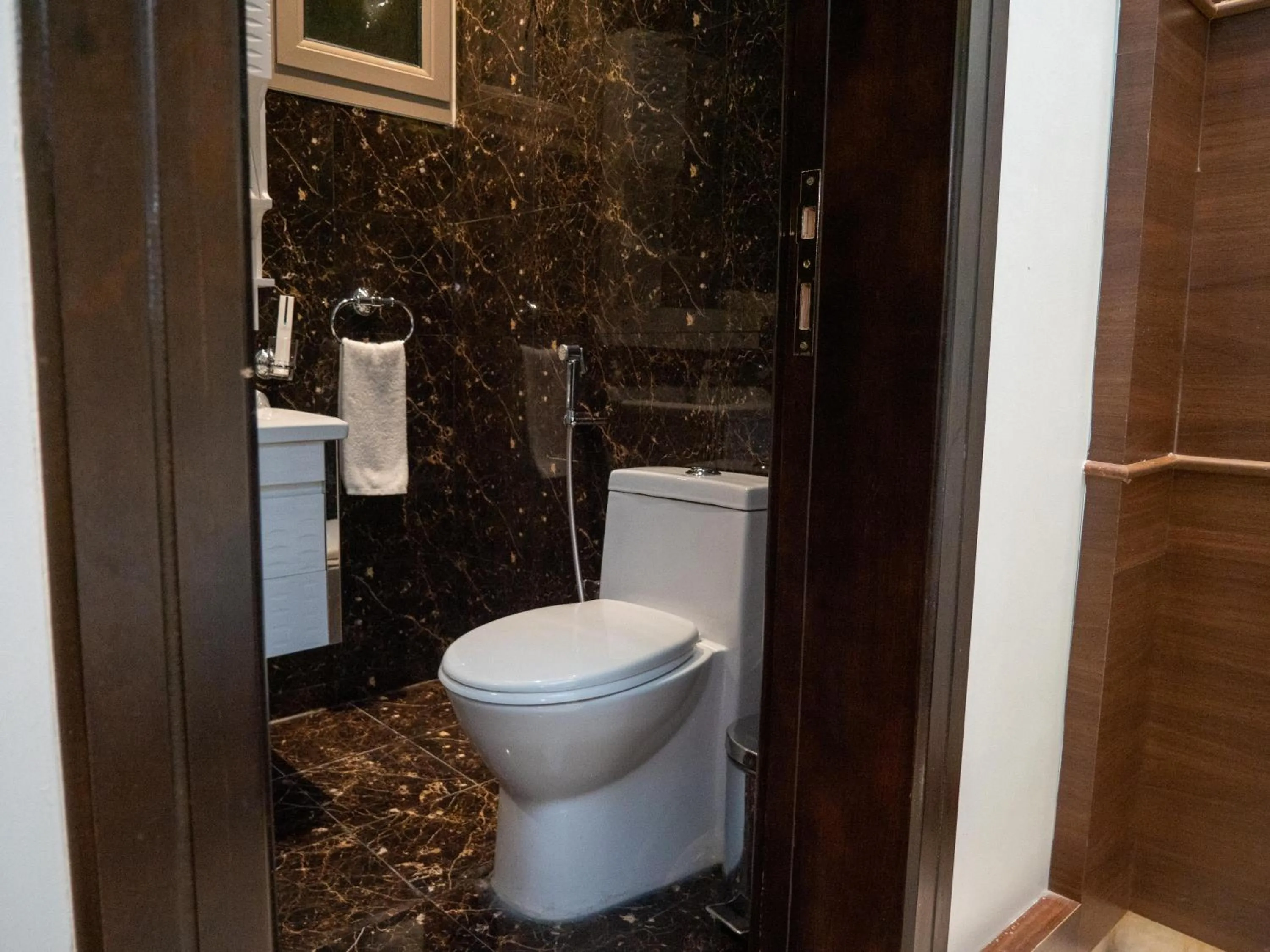 Toilet in Innyar Hotel