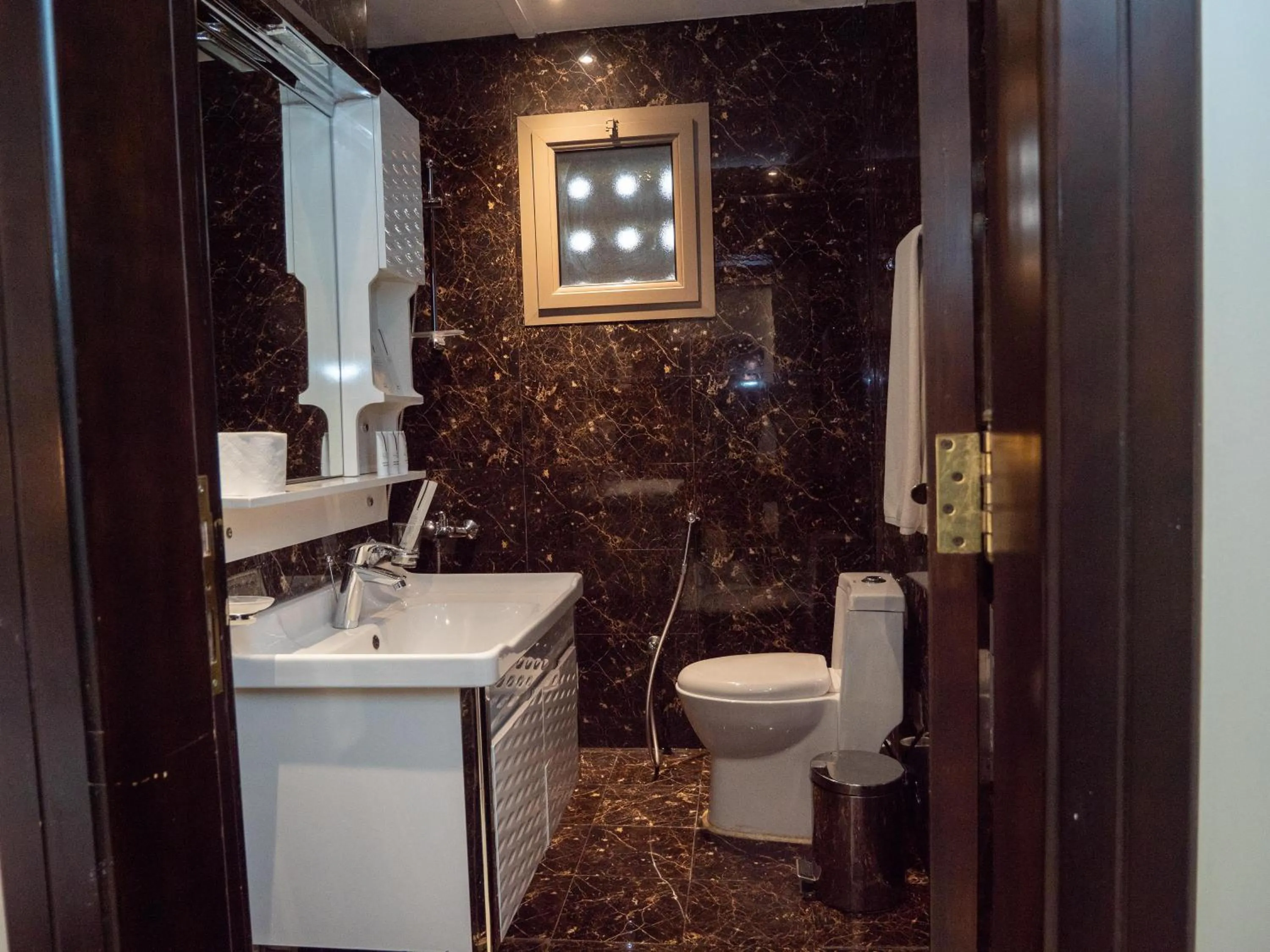 Shower in Innyar Hotel