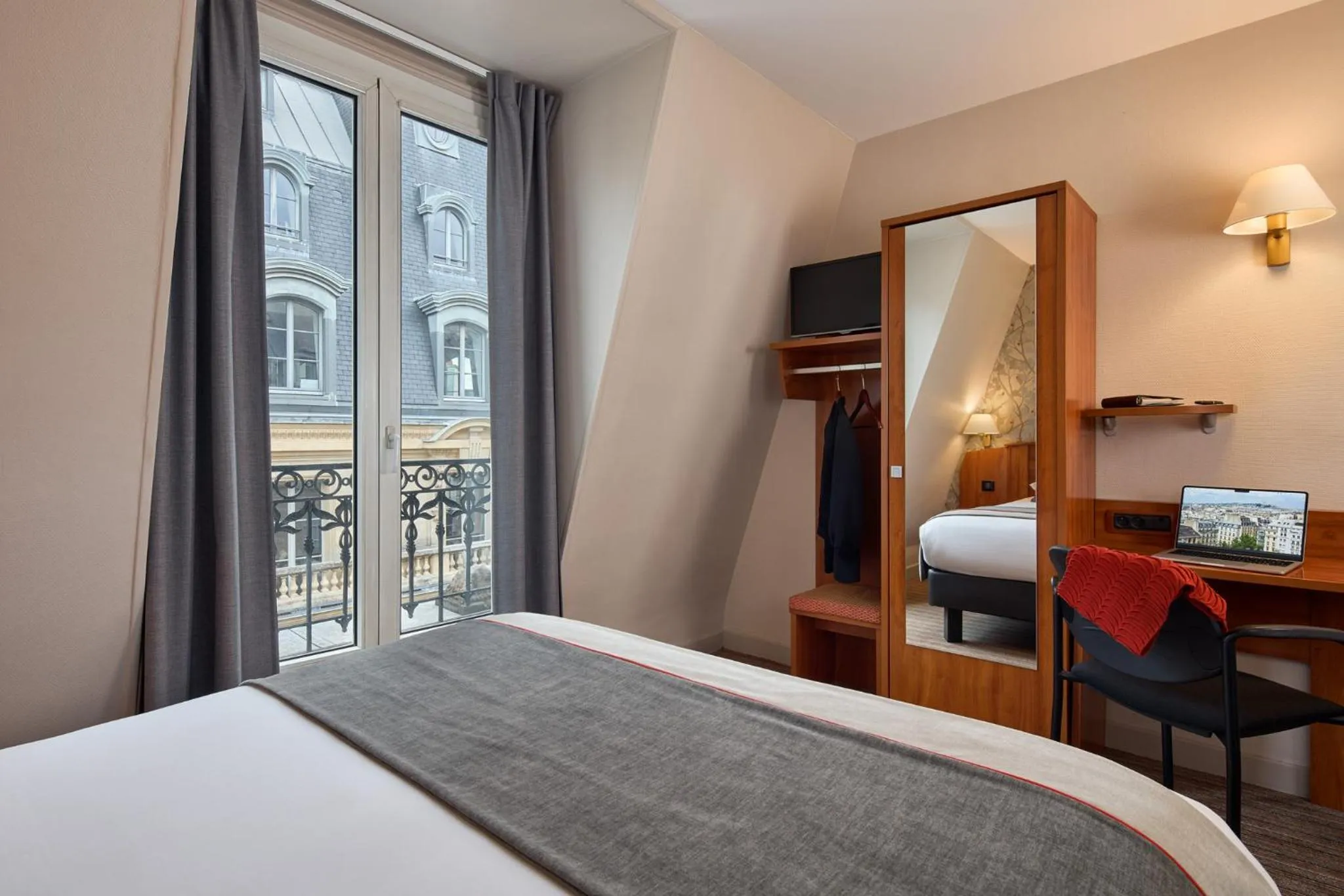 Bedroom, Bed in Timhotel Palais Royal