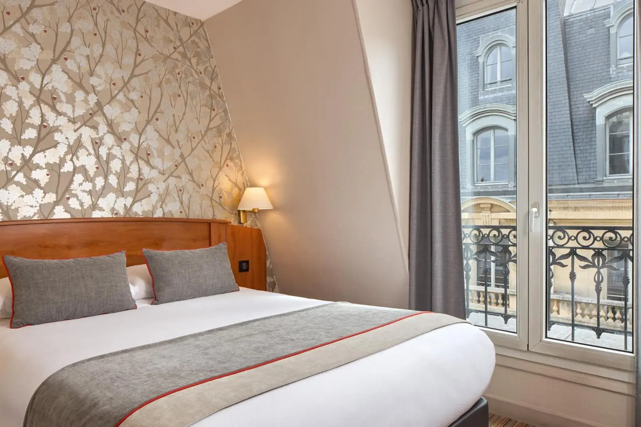 Comfort Double Room in Timhotel Palais Royal Comfort Double Room in Timhotel Palais Royal
