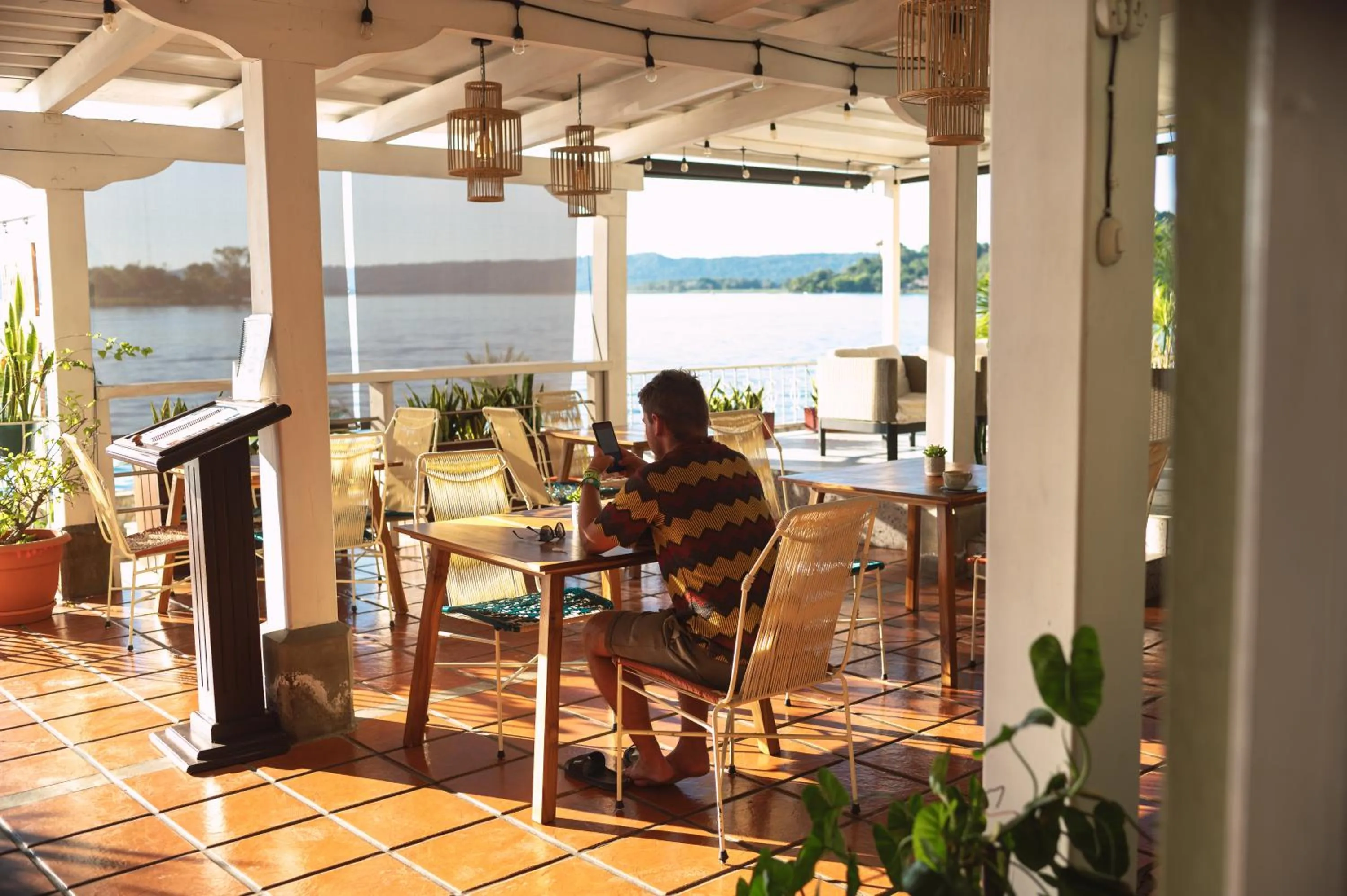 Restaurant/places to eat in Hotel Santana