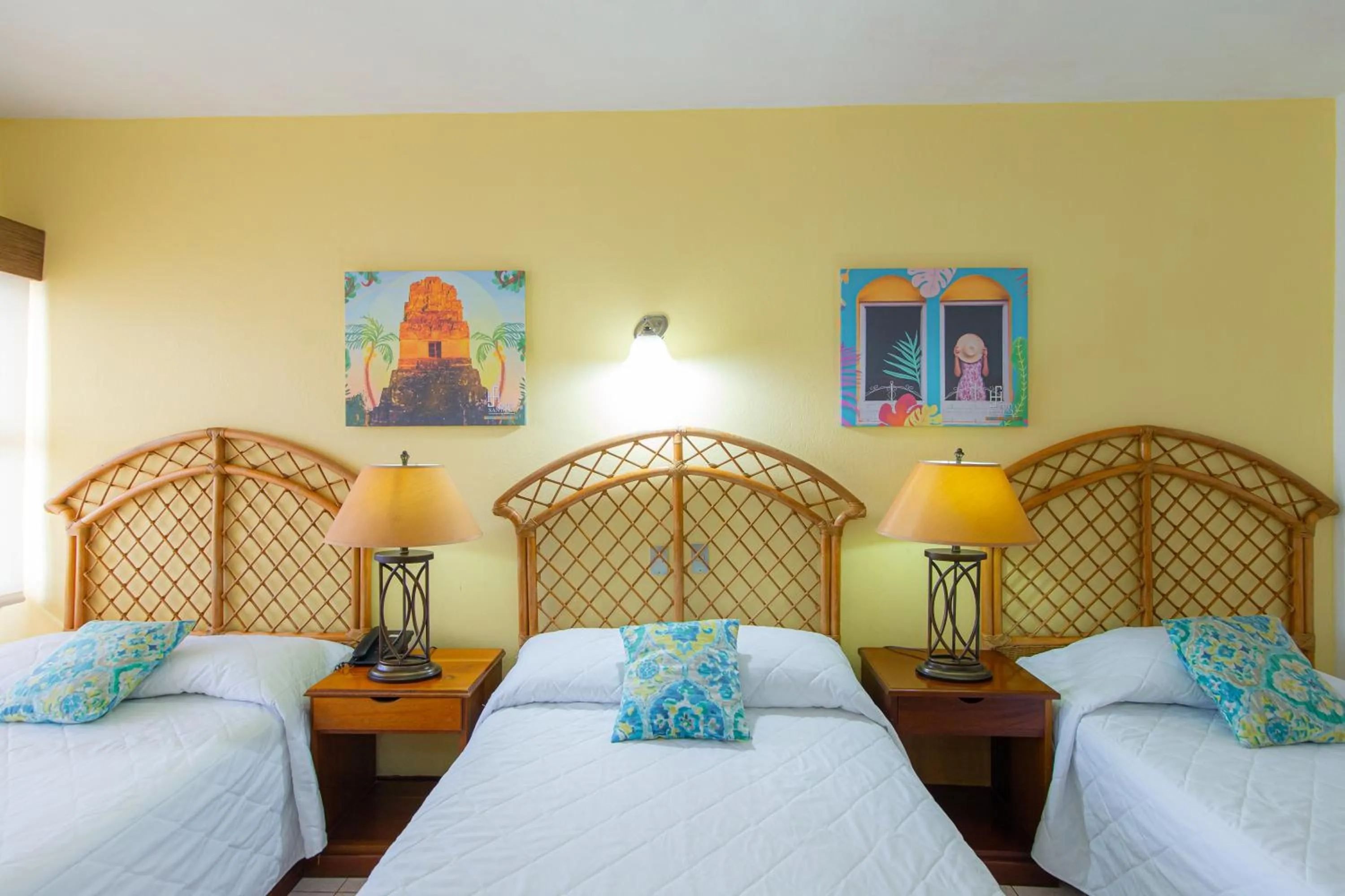 Non alcoholic drinks, Bed in Hotel Santana