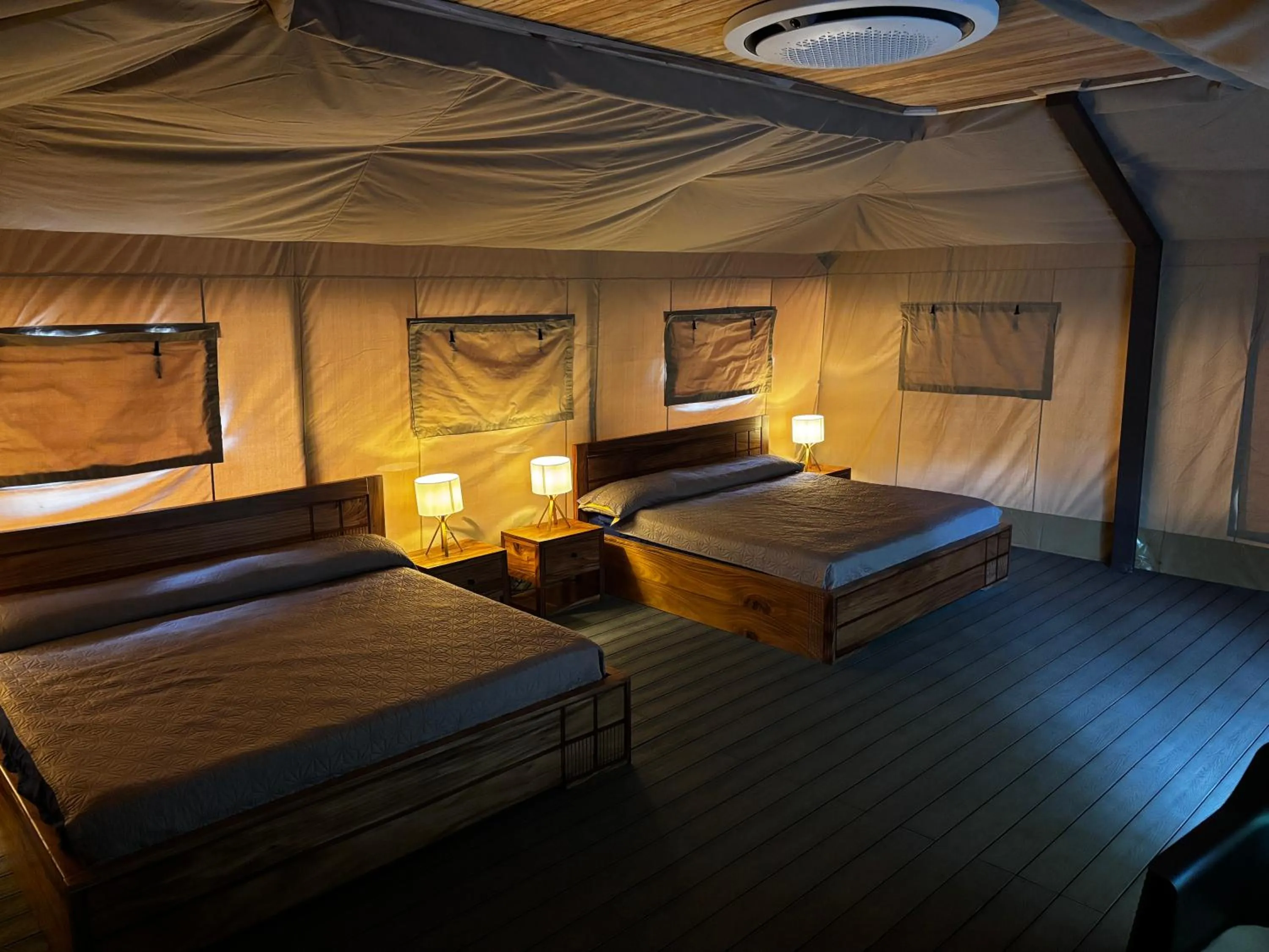 Property building, Bed in Arenal Backpackers Resort