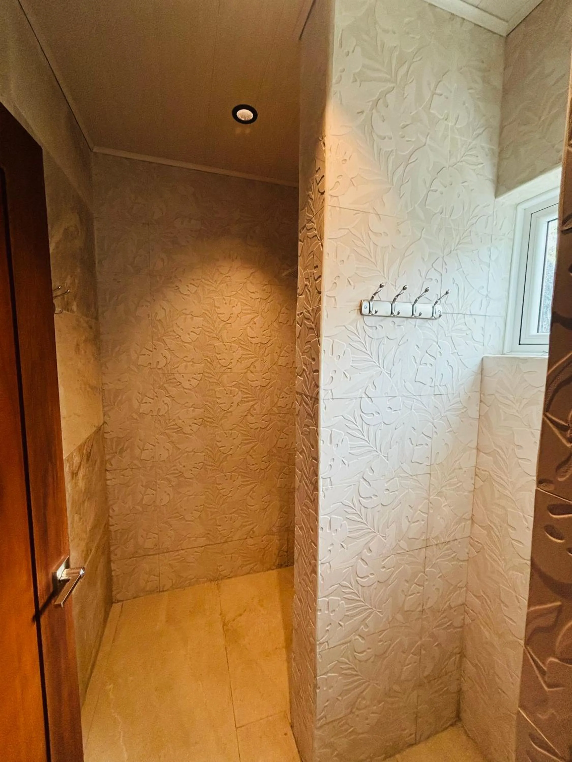 Shower in Arenal Backpackers Resort